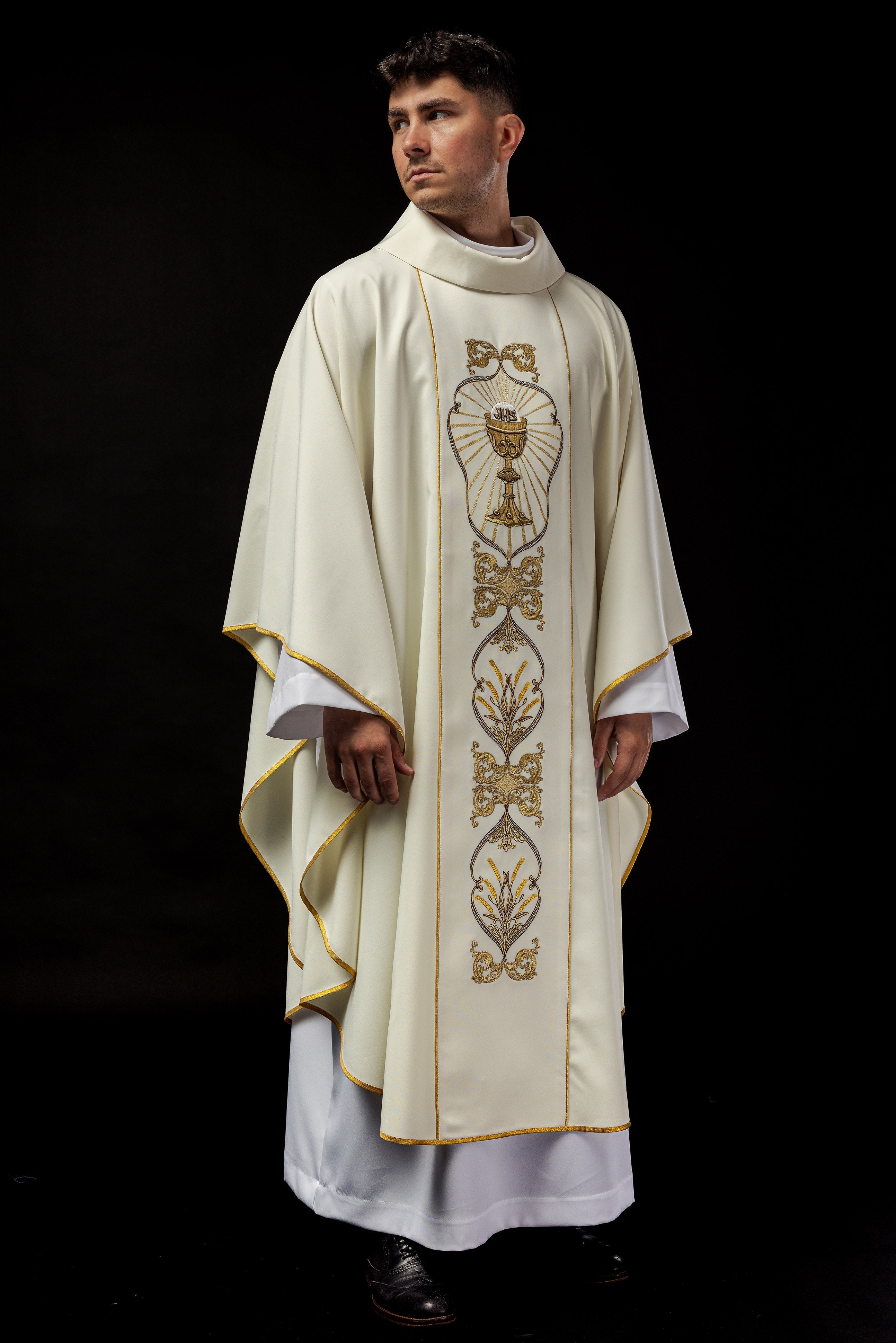 Chasuble with embroidered chalice symbol in ecru