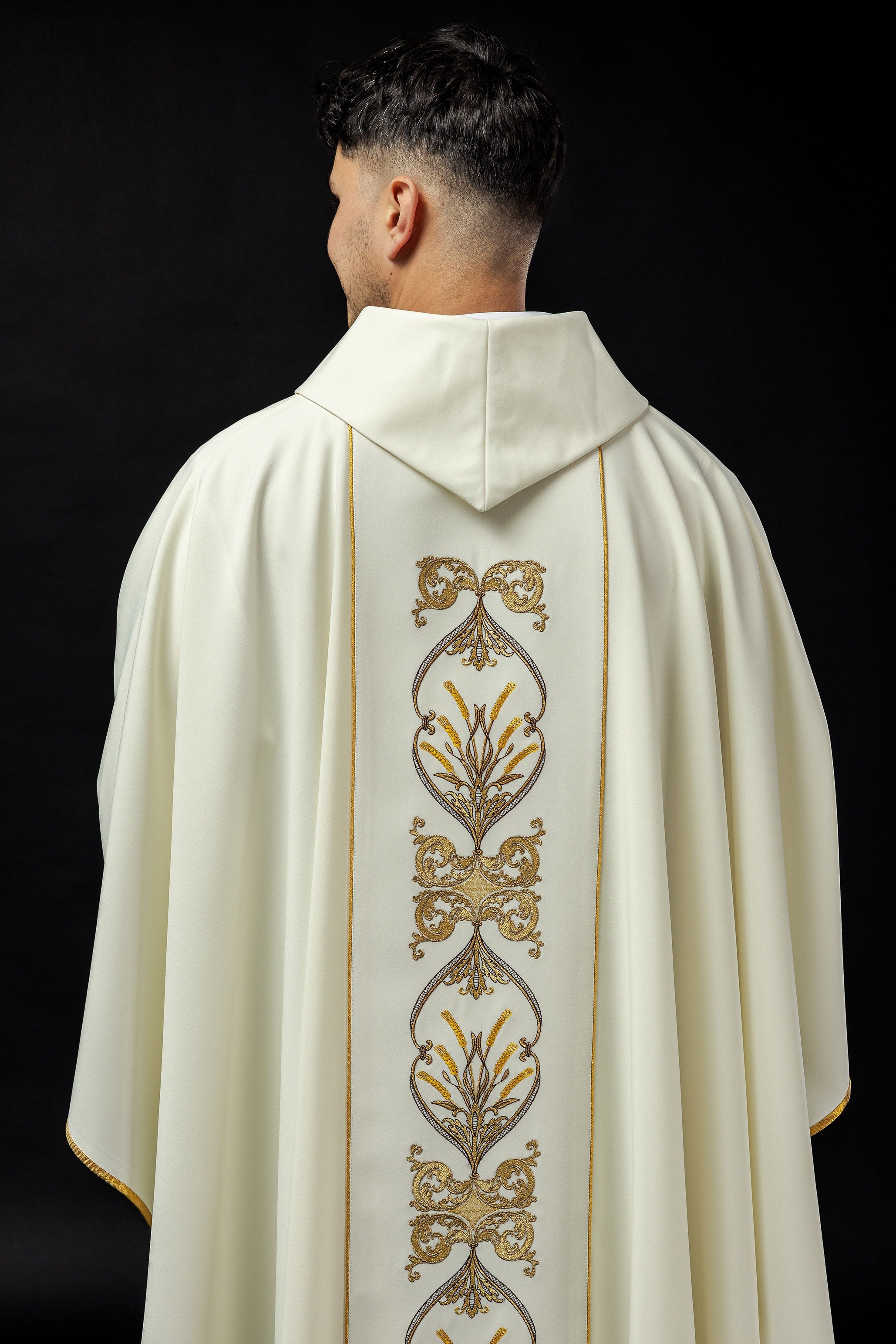 Chasuble with embroidered chalice symbol in ecru