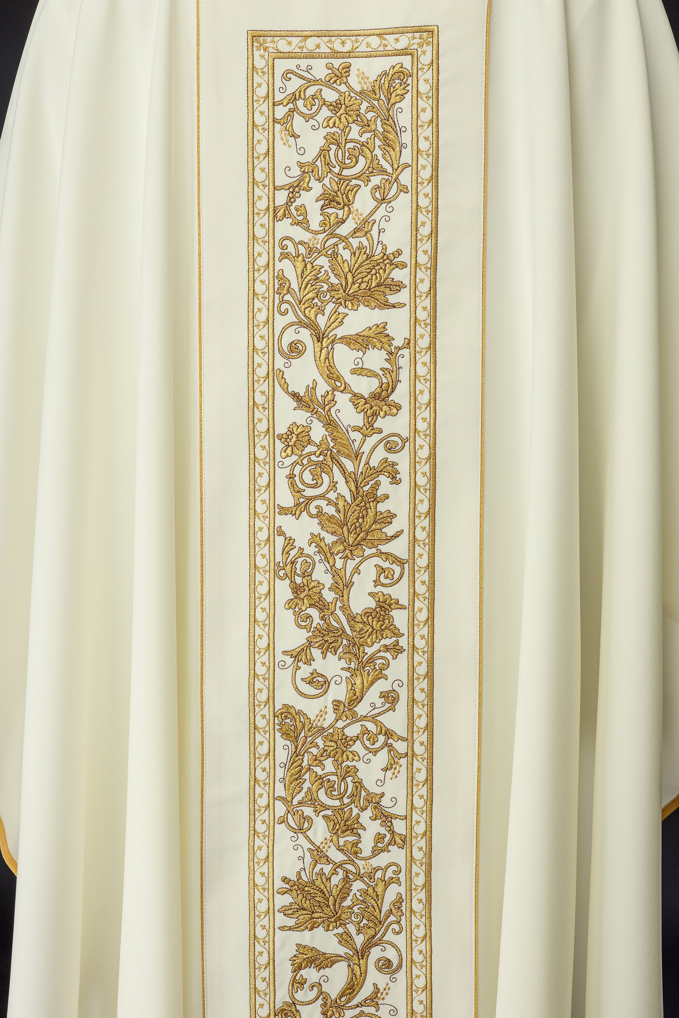 Chasuble with the symbol of the Eucharistic Chalice in ecru