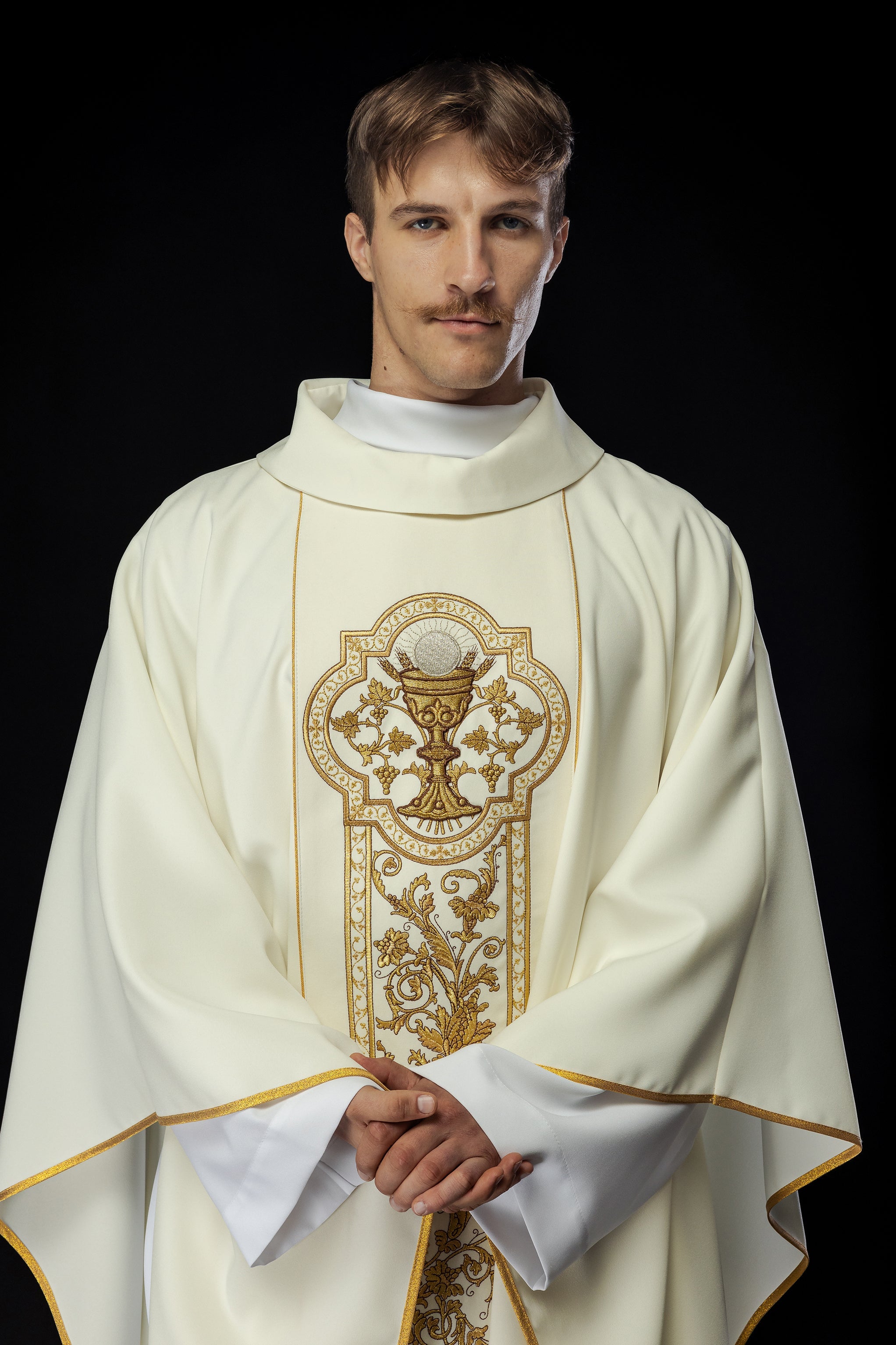 Chasuble with the symbol of the Eucharistic Chalice in ecru