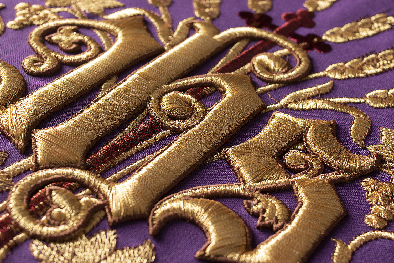 Chasuble richly embroidered with the symbol IHS in Purple - HAFTINAUSA.COM