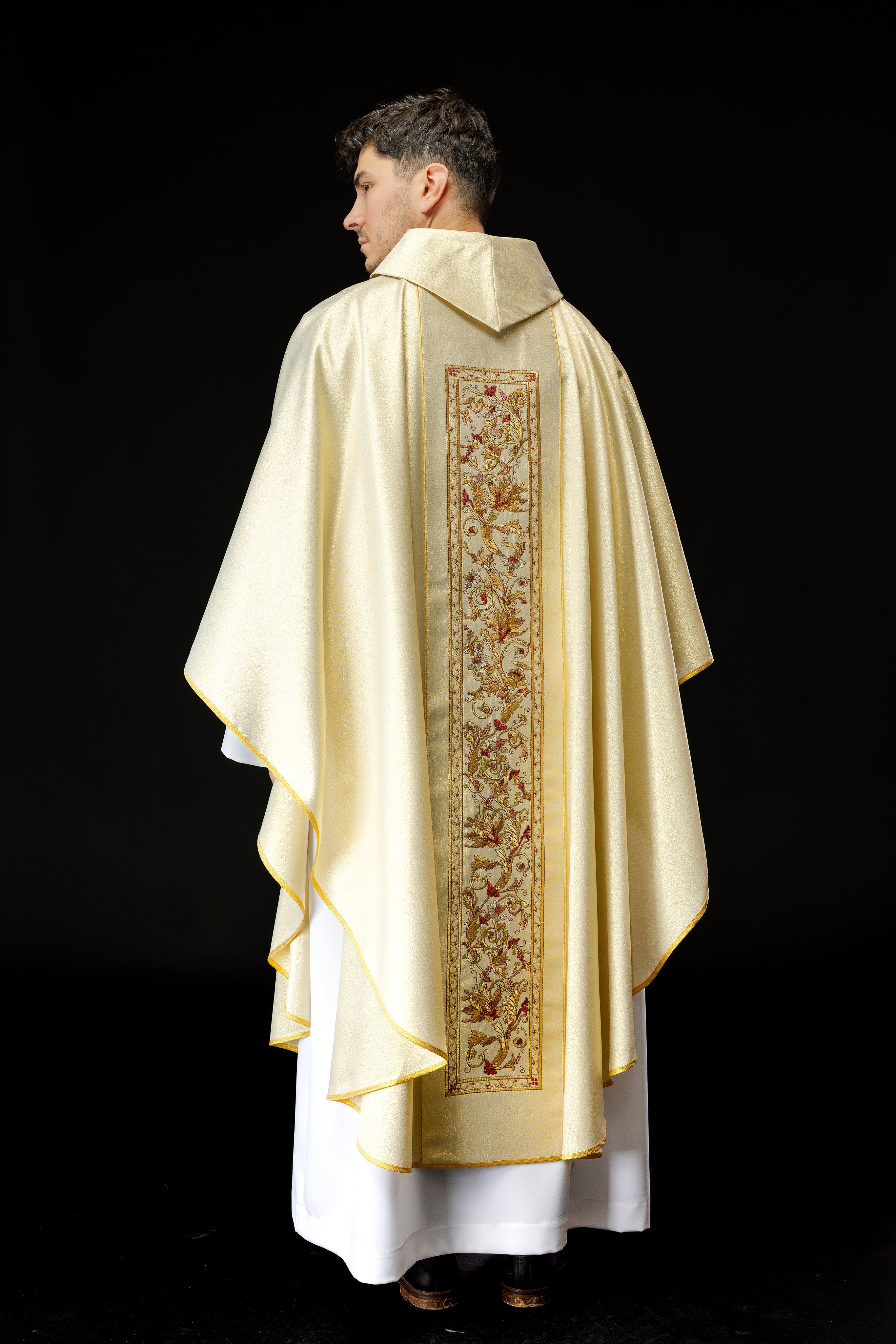 Chasuble richly decorated with IHS motif in gold color