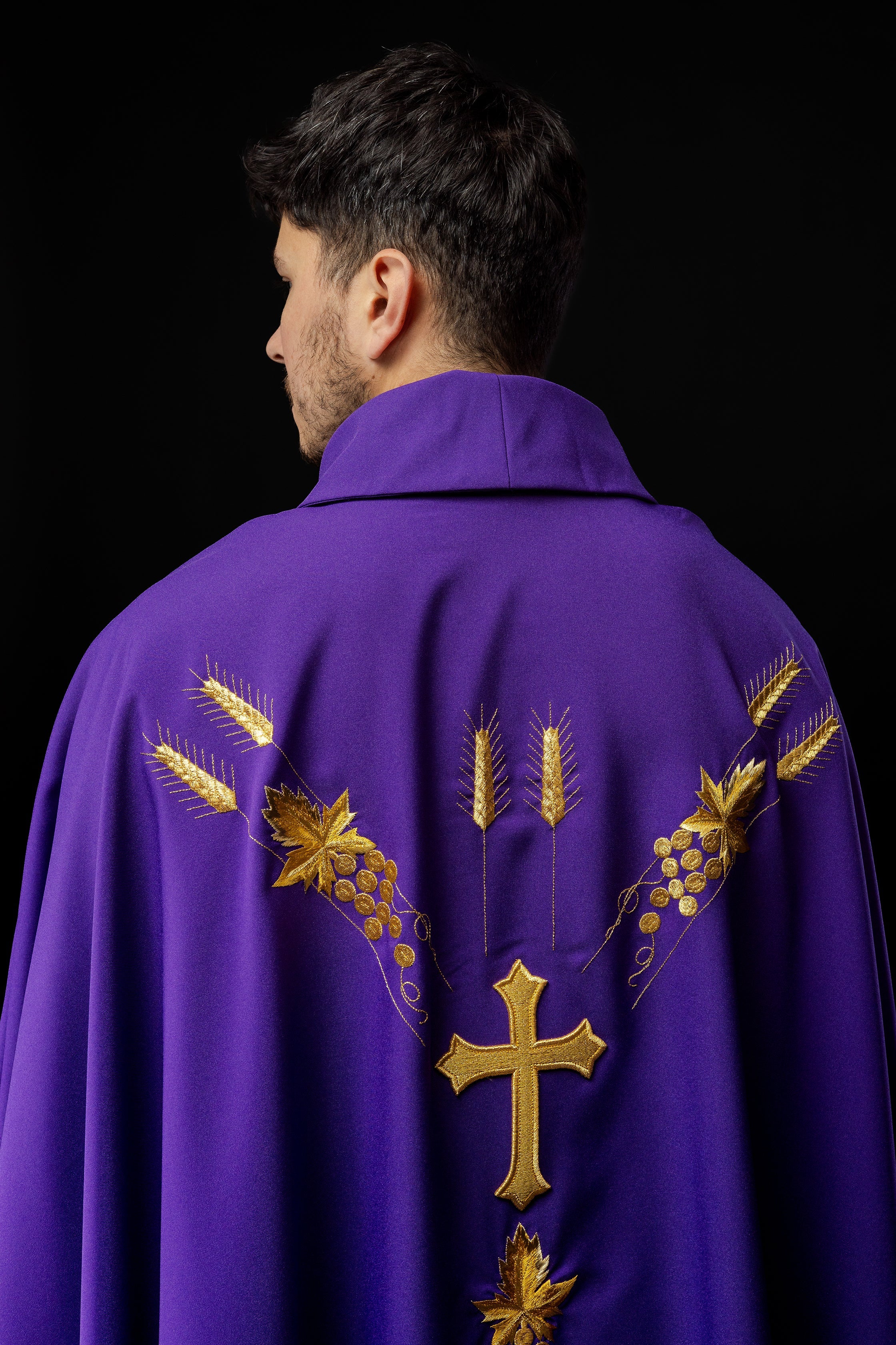 Chasuble embroidered with IHS and grape symbols in purple - HAFTINAUSA.COM