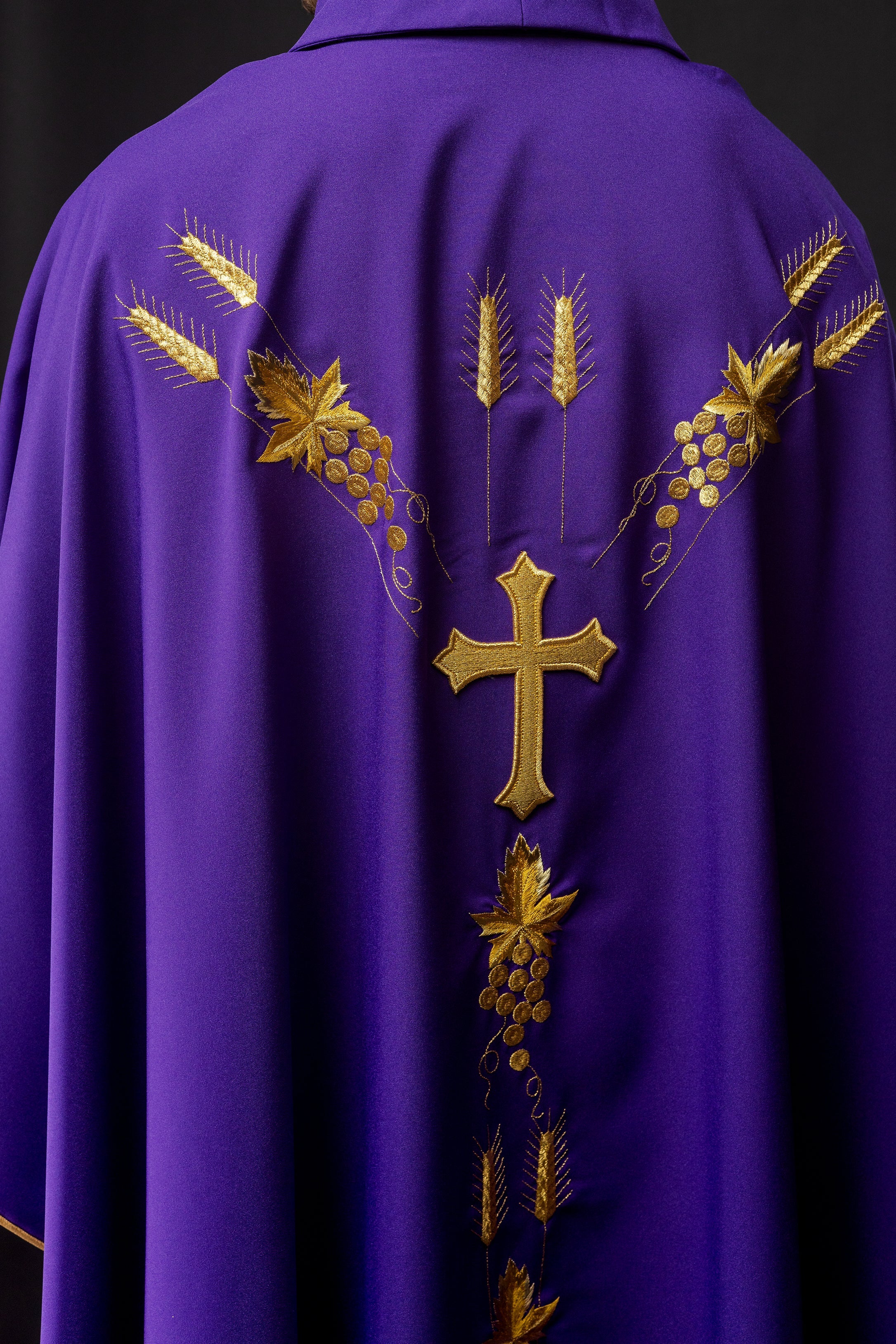 Chasuble embroidered with IHS and grape symbols in purple - HAFTINAUSA.COM