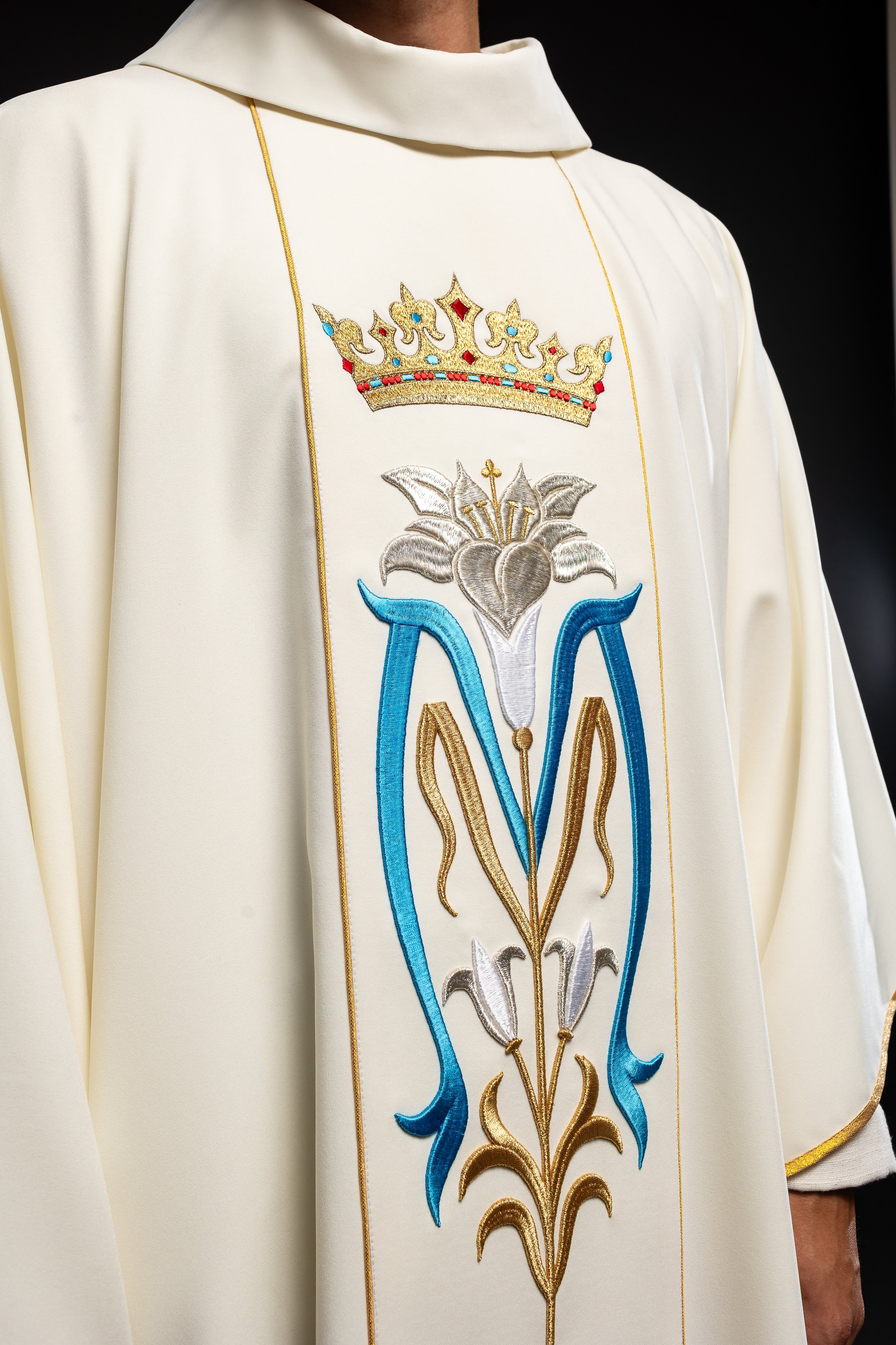 Ecru liturgical Marian chasuble embroidered with a crown