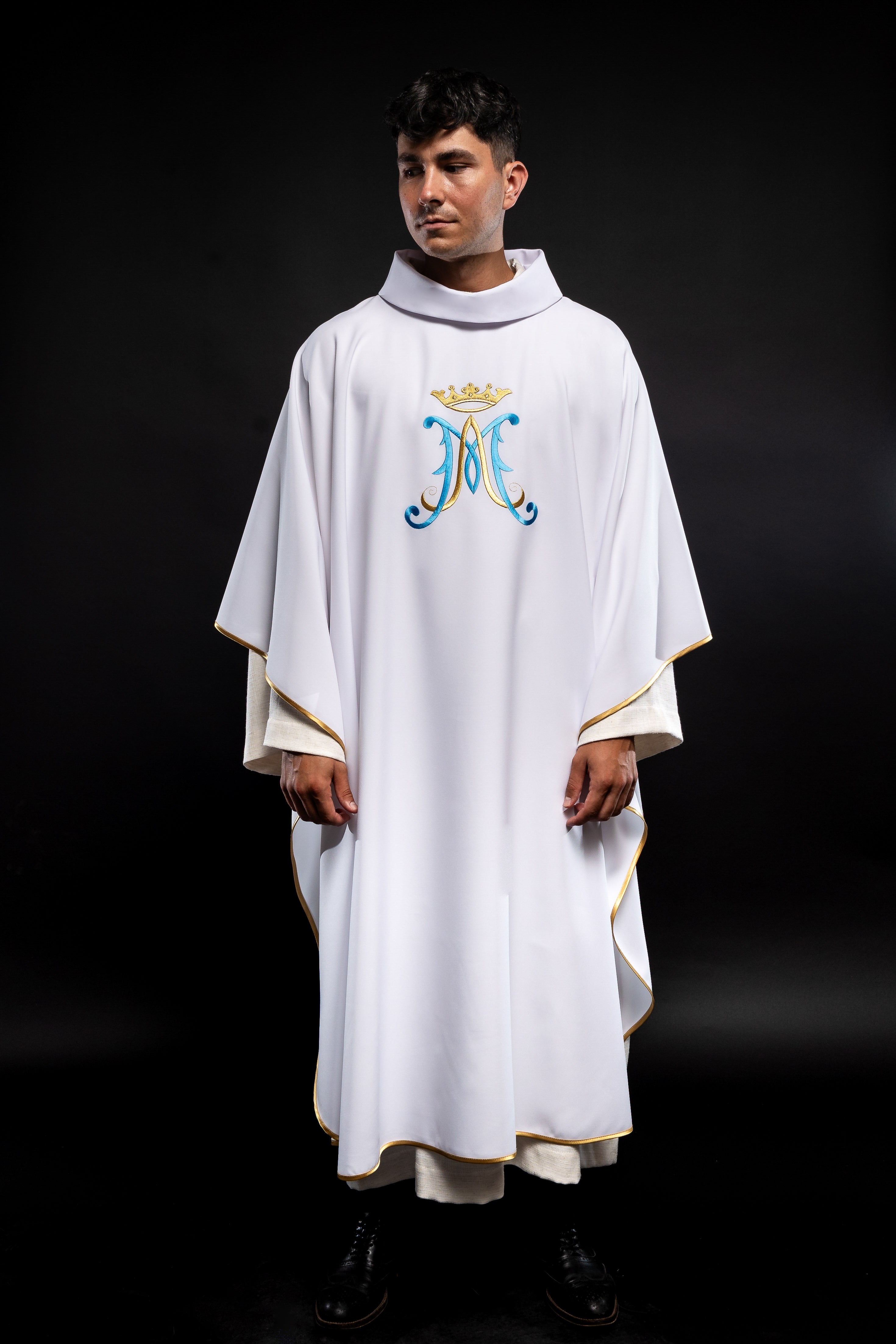 Chasuble in ecru with cross embroidery