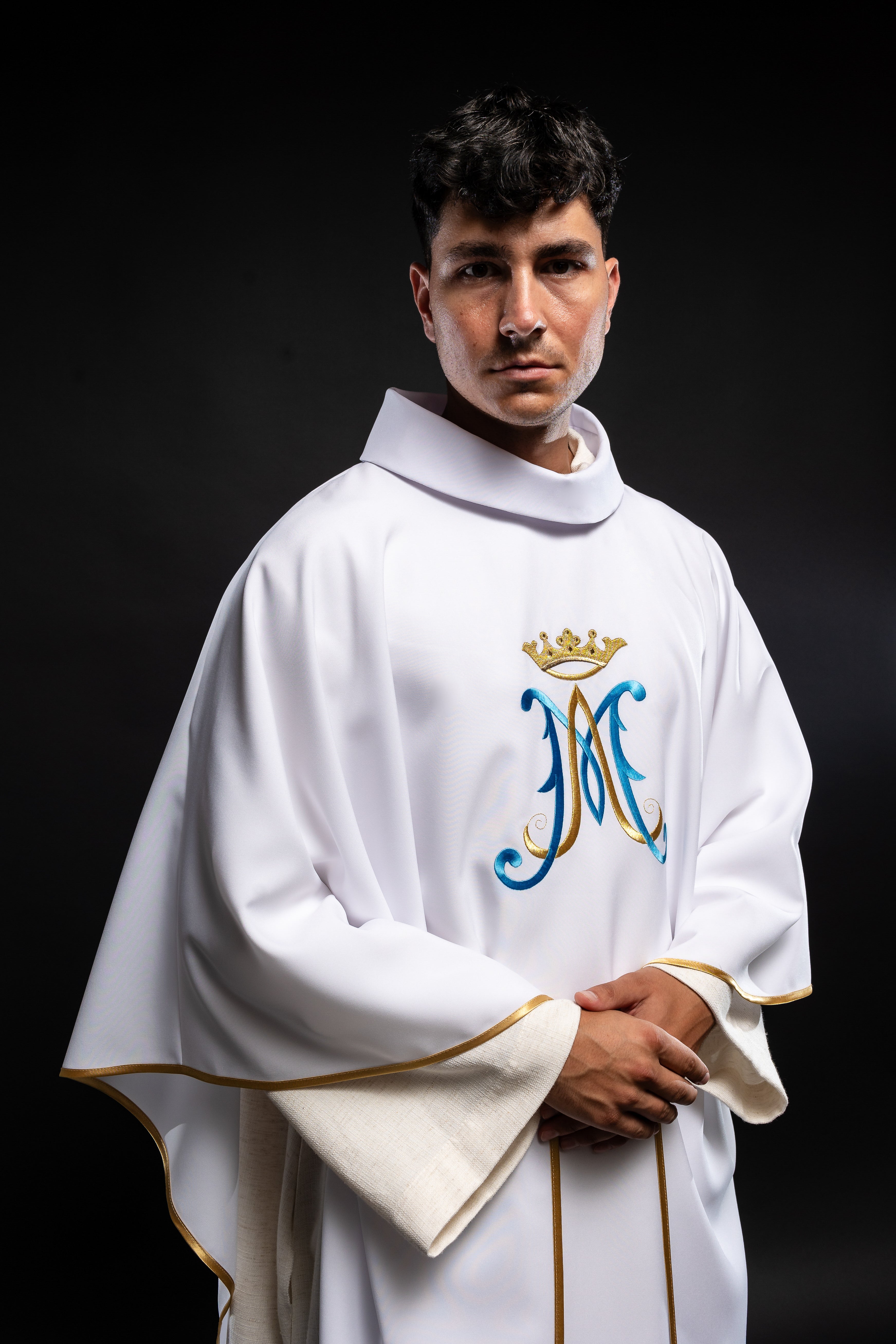 Chasuble in ecru with cross embroidery - HAFTINAUSA.COM