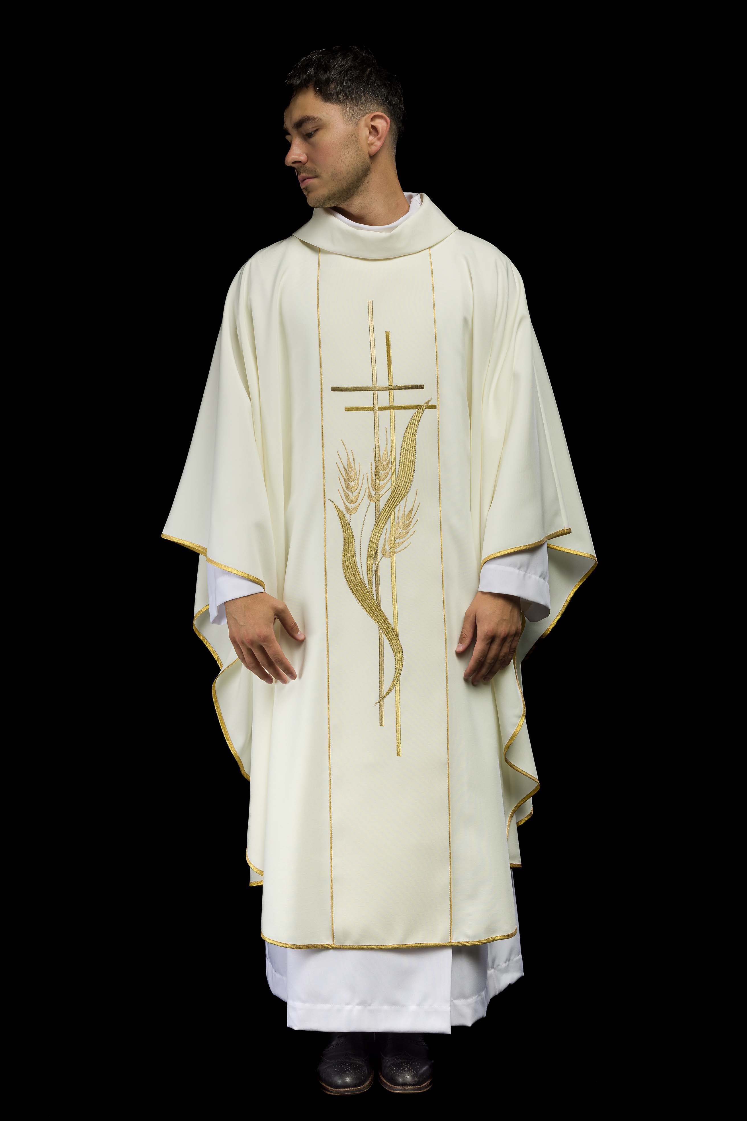 Chasuble embroidered with motifs of cross and wheat in ecru