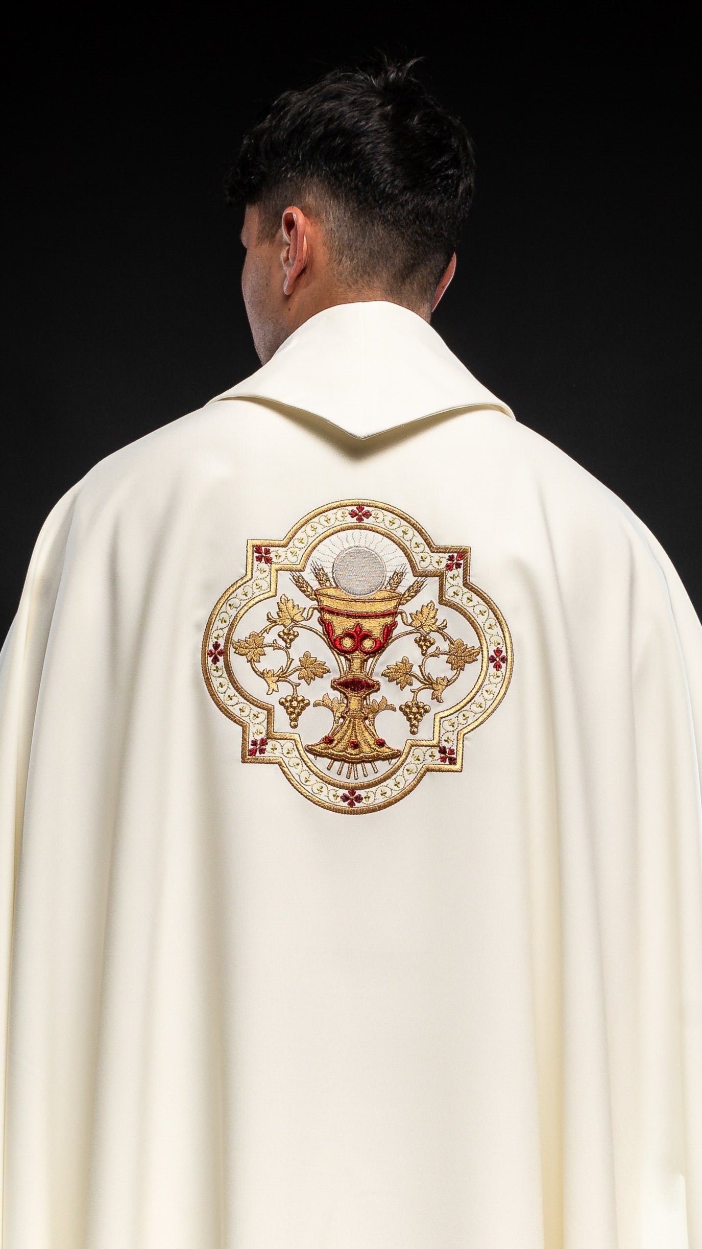 Chasuble embroidered with Sacred Heart of Jesus and Chalice in ecru