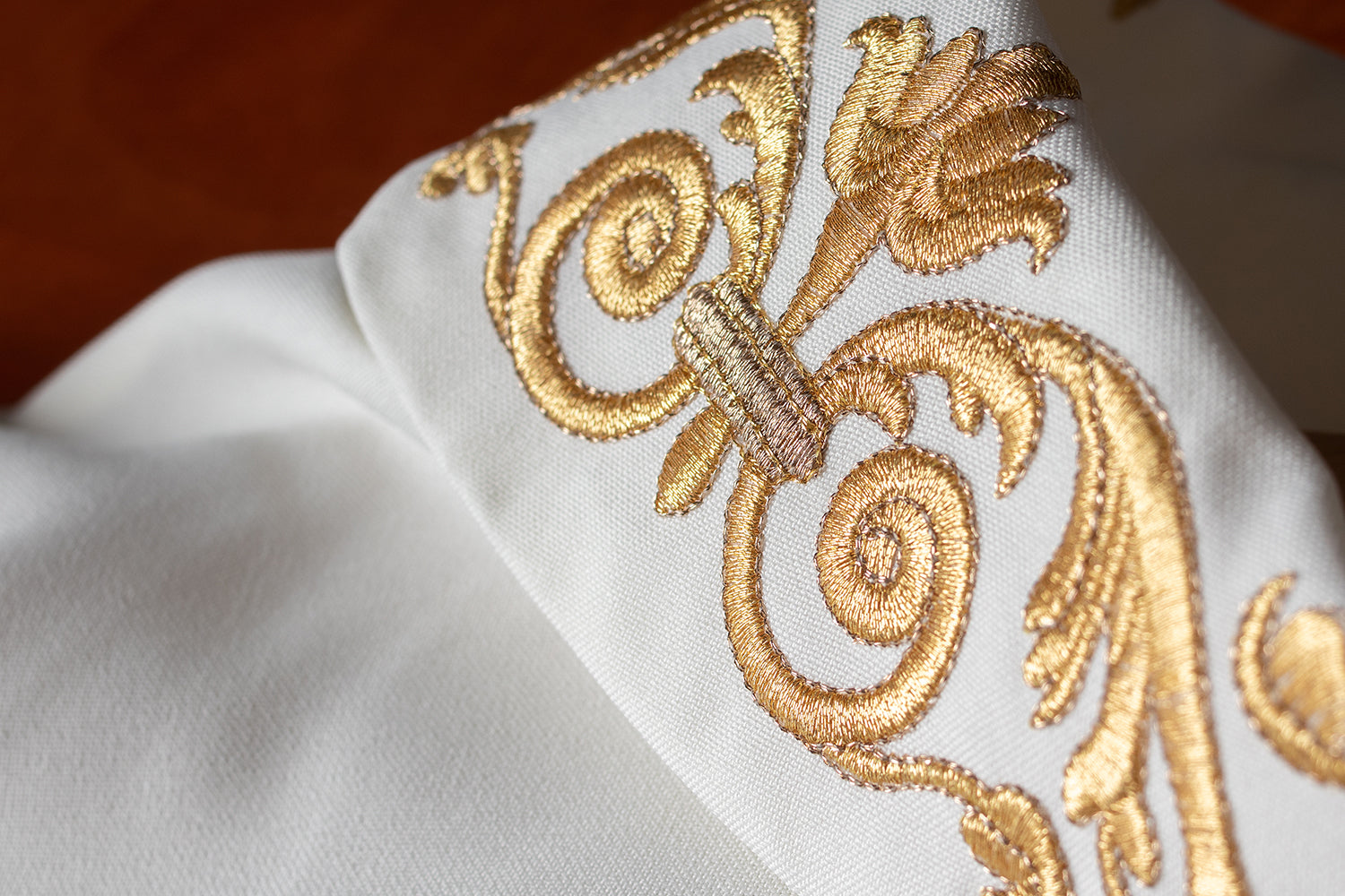 Ecru chasuble with IHS motif - HAFTINAUSA.COM