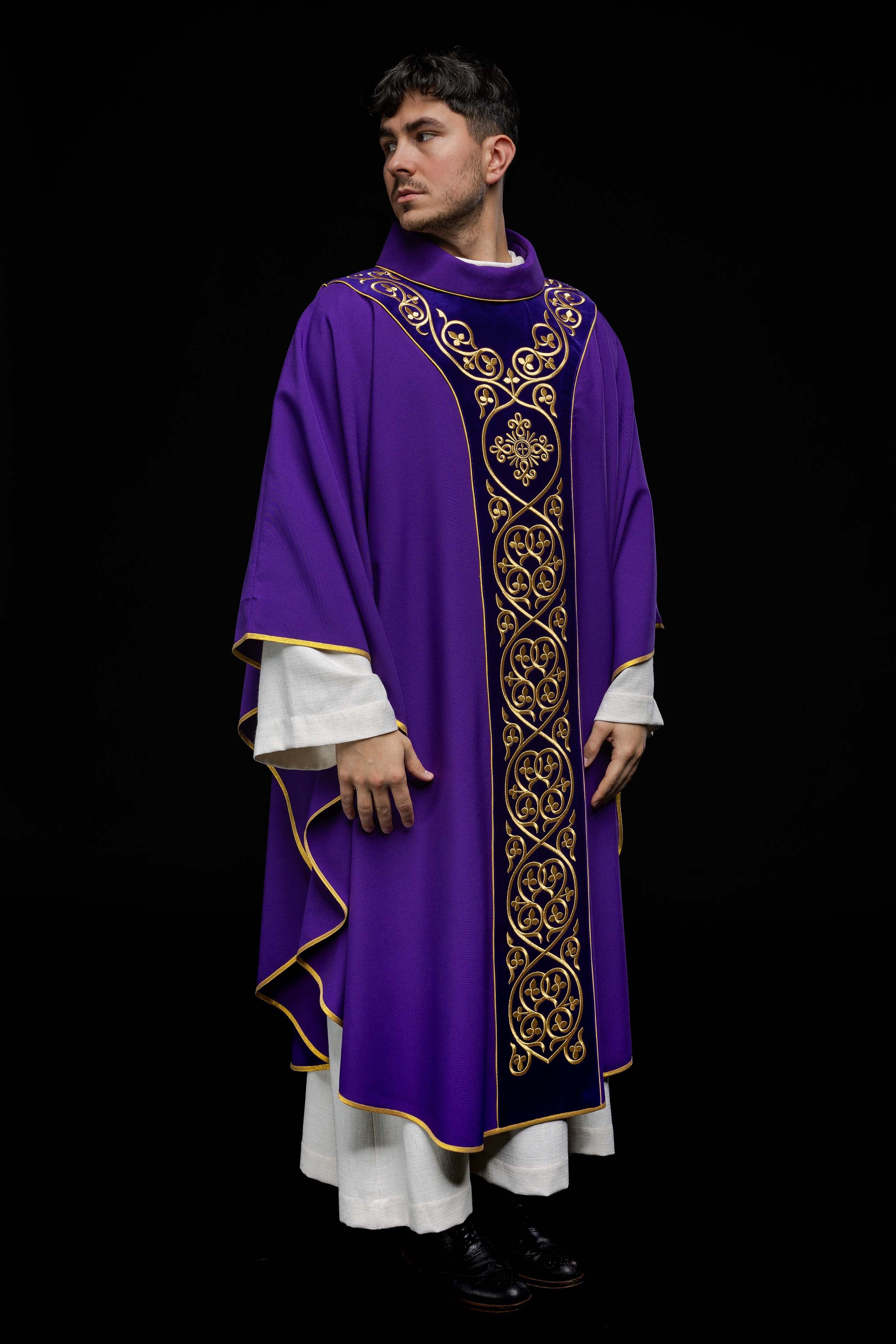 Chasuble decorated with velvet embroidery KOR/169/3 Purple - HAFTINAUSA.COM