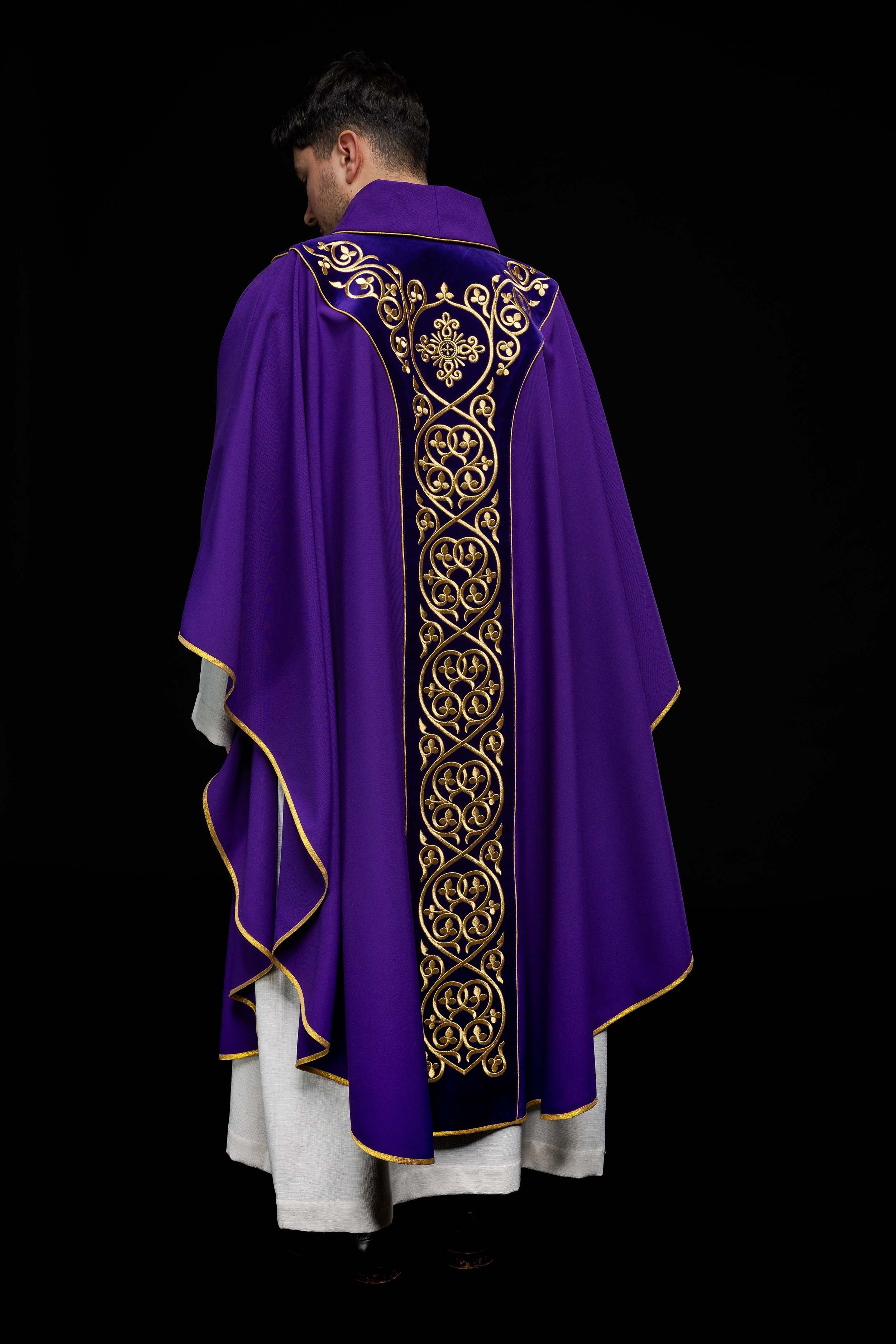 Chasuble decorated with velvet embroidery KOR/169/3 Purple - HAFTINAUSA.COM