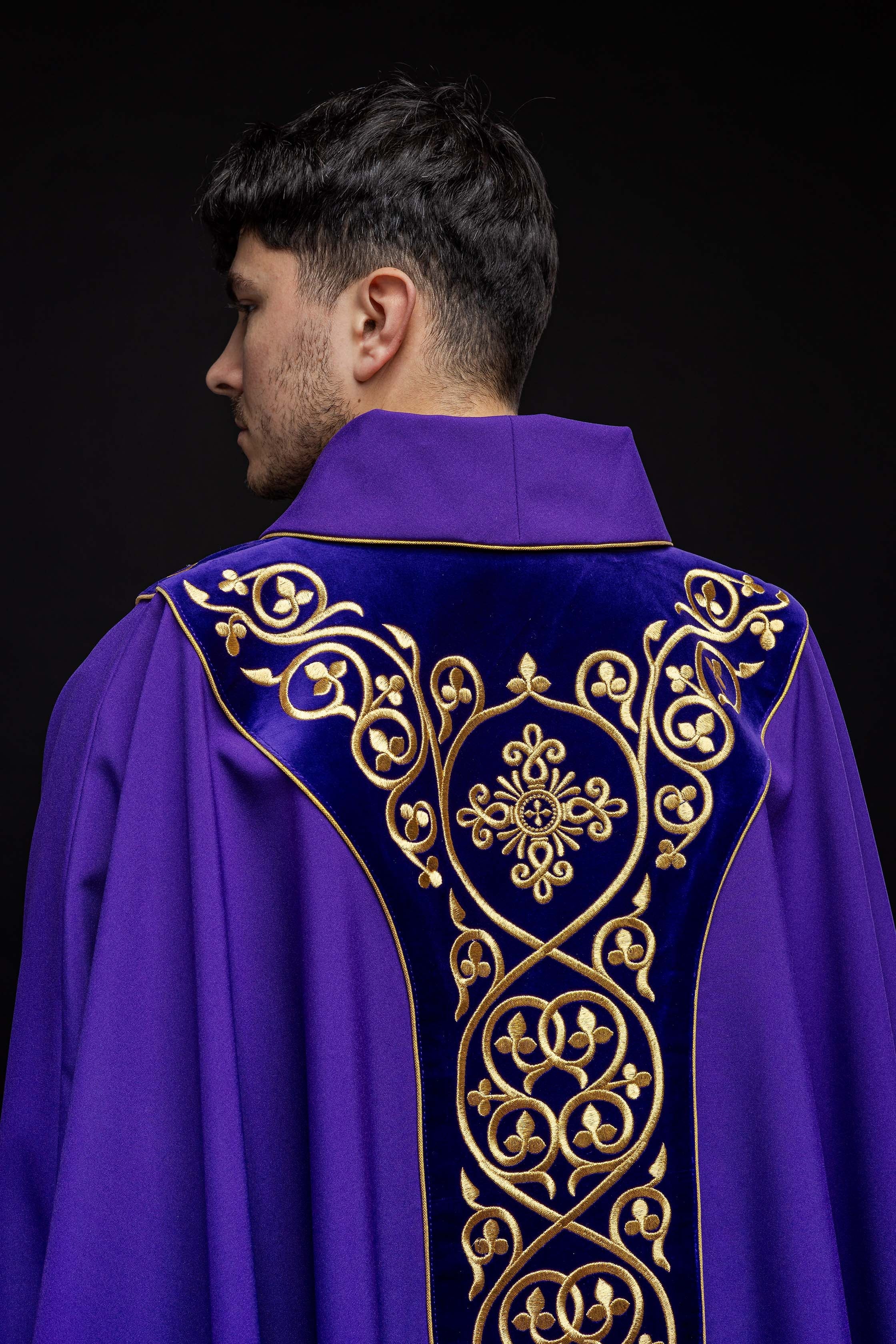 Chasuble decorated with velvet embroidery KOR/169/3 Purple - HAFTINAUSA.COM