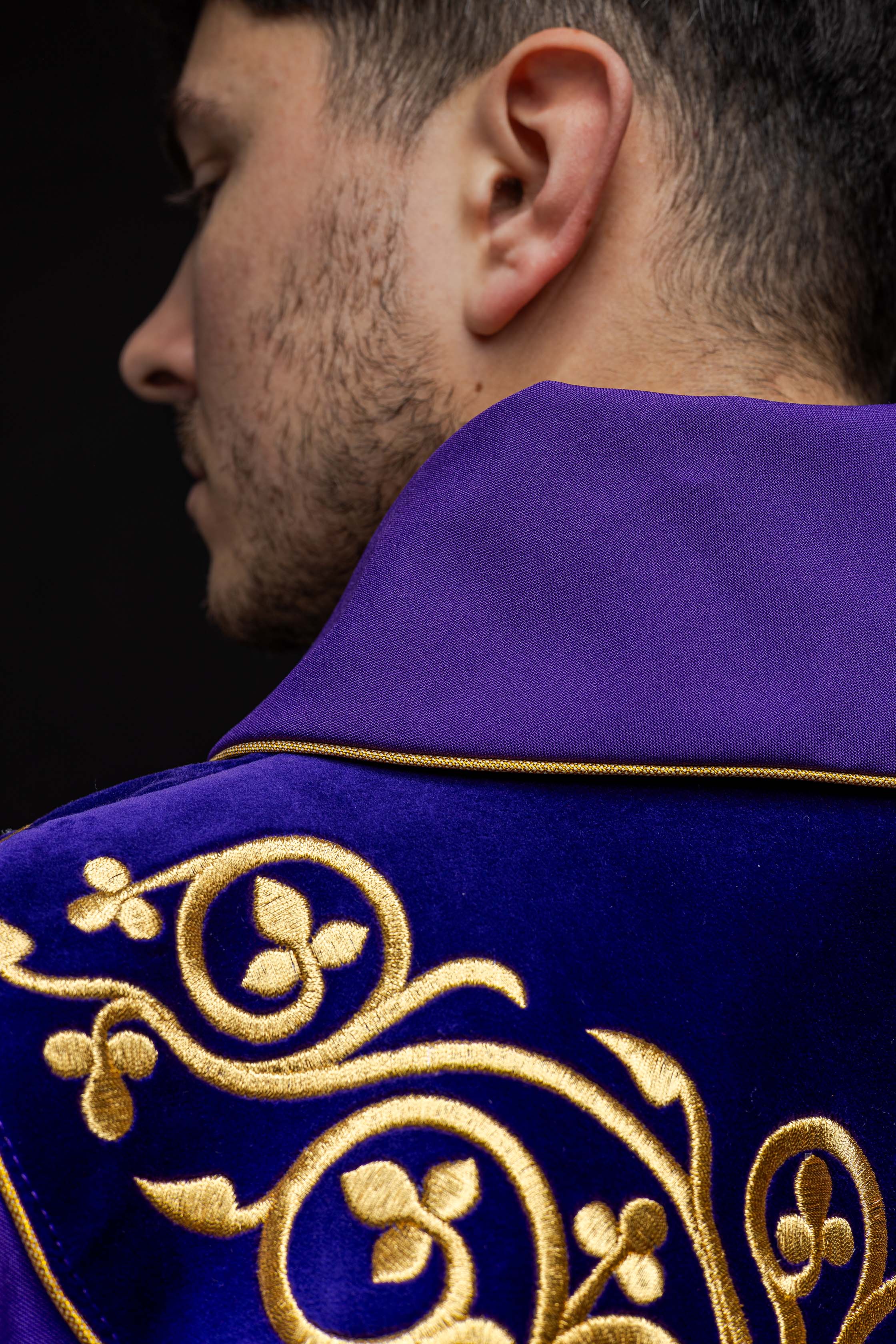 Chasuble decorated with velvet embroidery KOR/169/3 Purple - HAFTINAUSA.COM