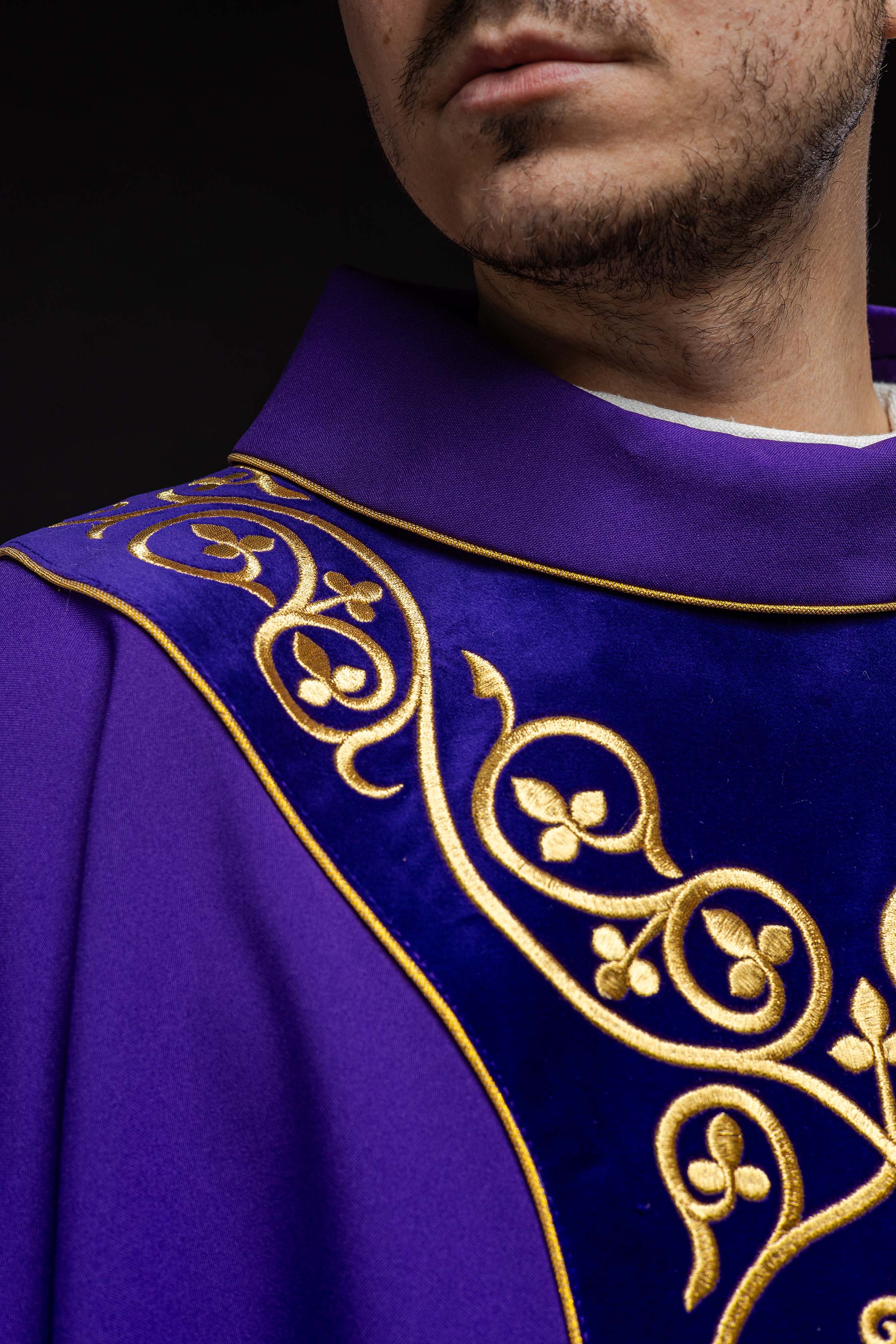 Chasuble decorated with velvet embroidery KOR/169/3 Purple - HAFTINAUSA.COM