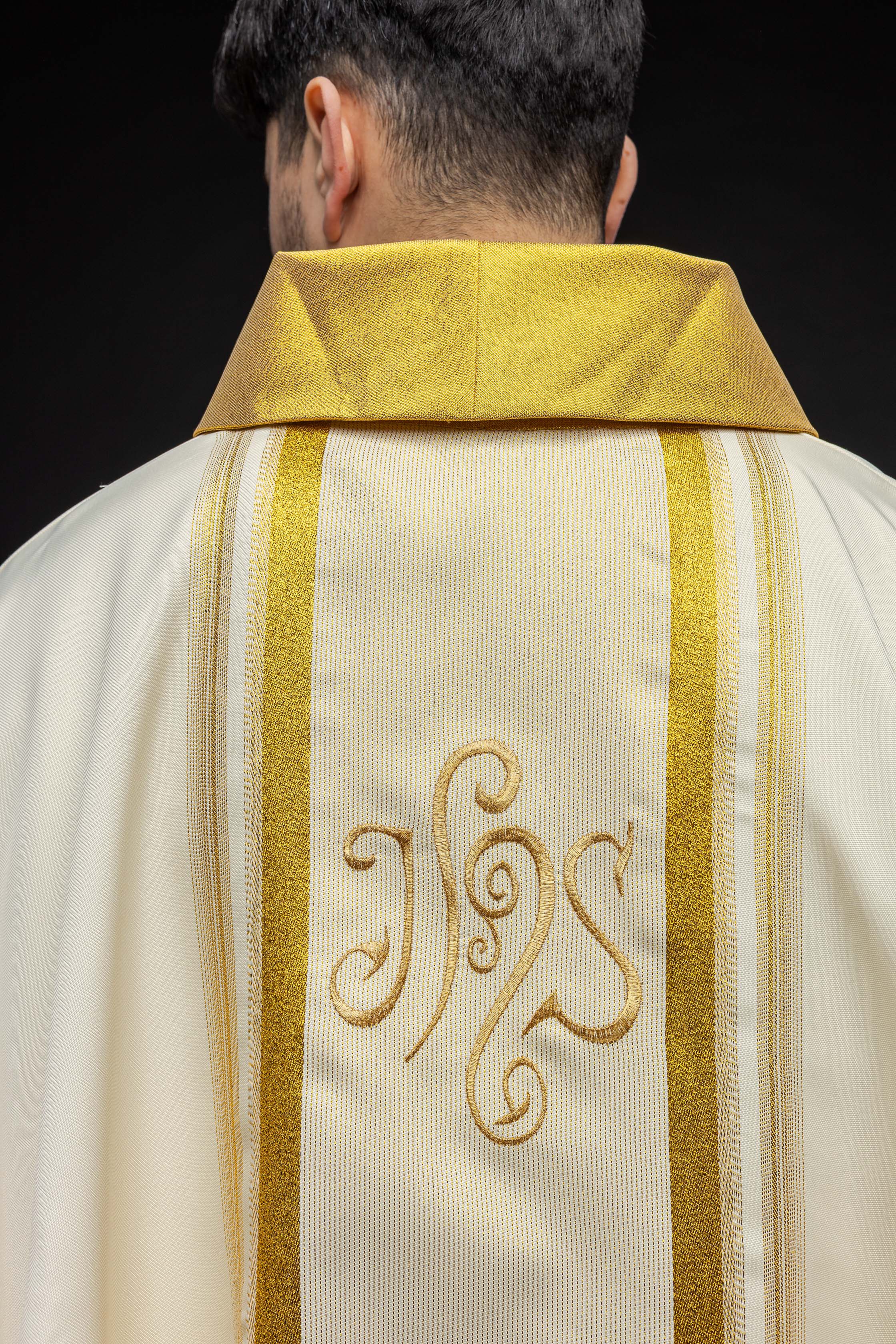 Chasuble embroidered with IHS motif with gilding in ecru - HAFTINAUSA.COM