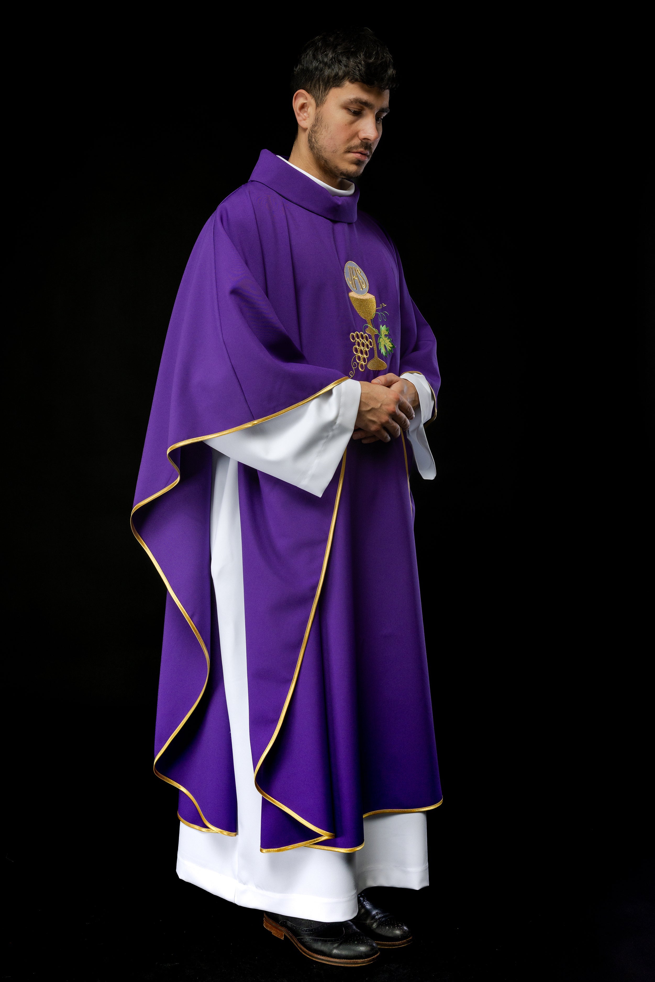 Chasuble Chalice Cross and Grapes in purple - HAFTINAUSA.COM