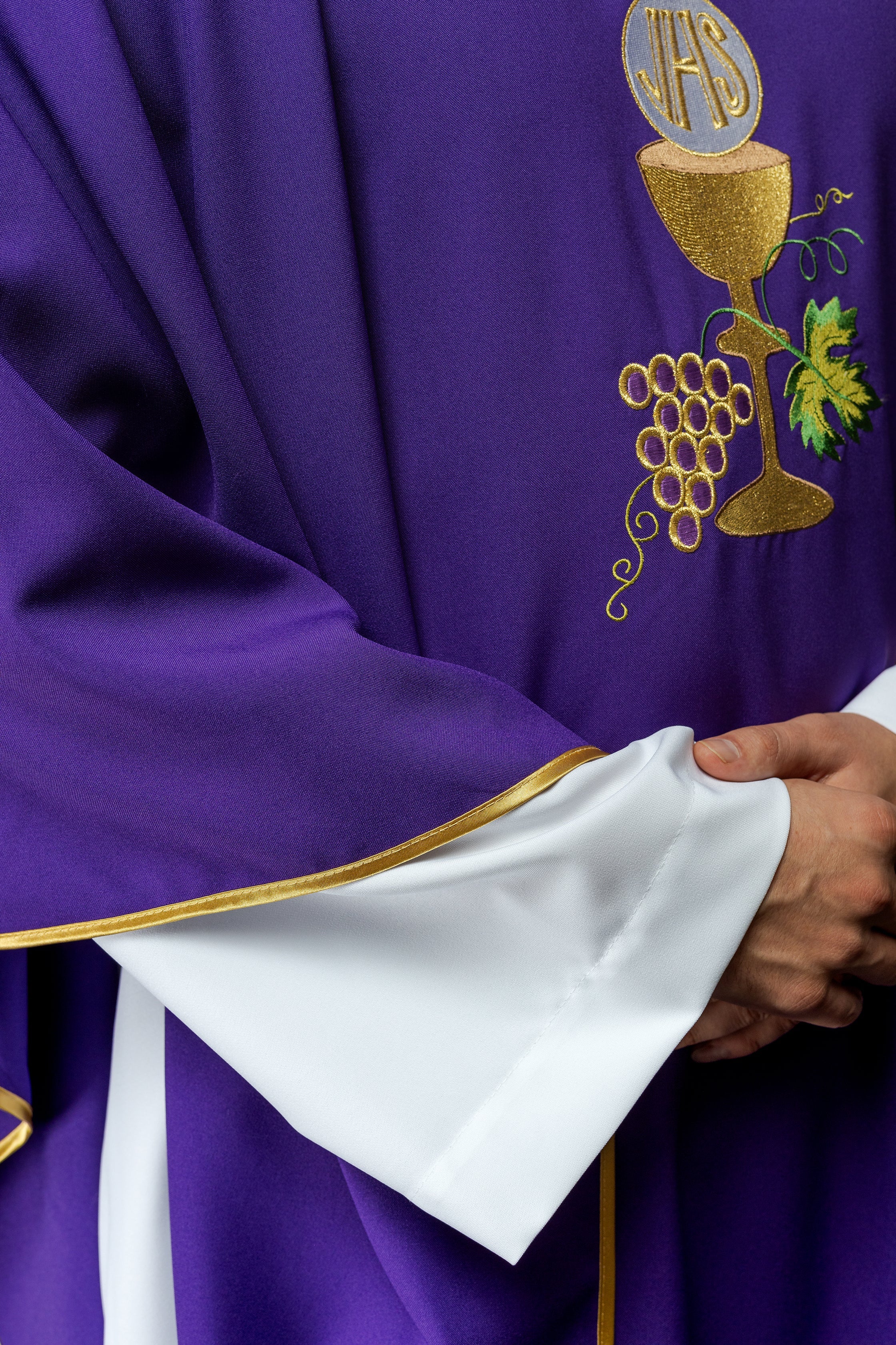 Chasuble Chalice Cross and Grapes in purple - HAFTINAUSA.COM