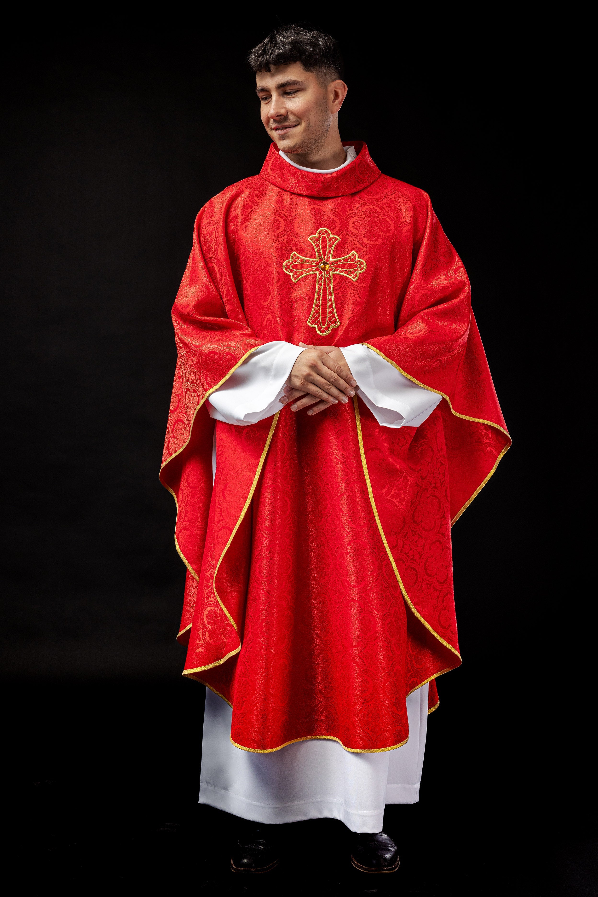 Embroidered chasuble with symbol of the cross Red