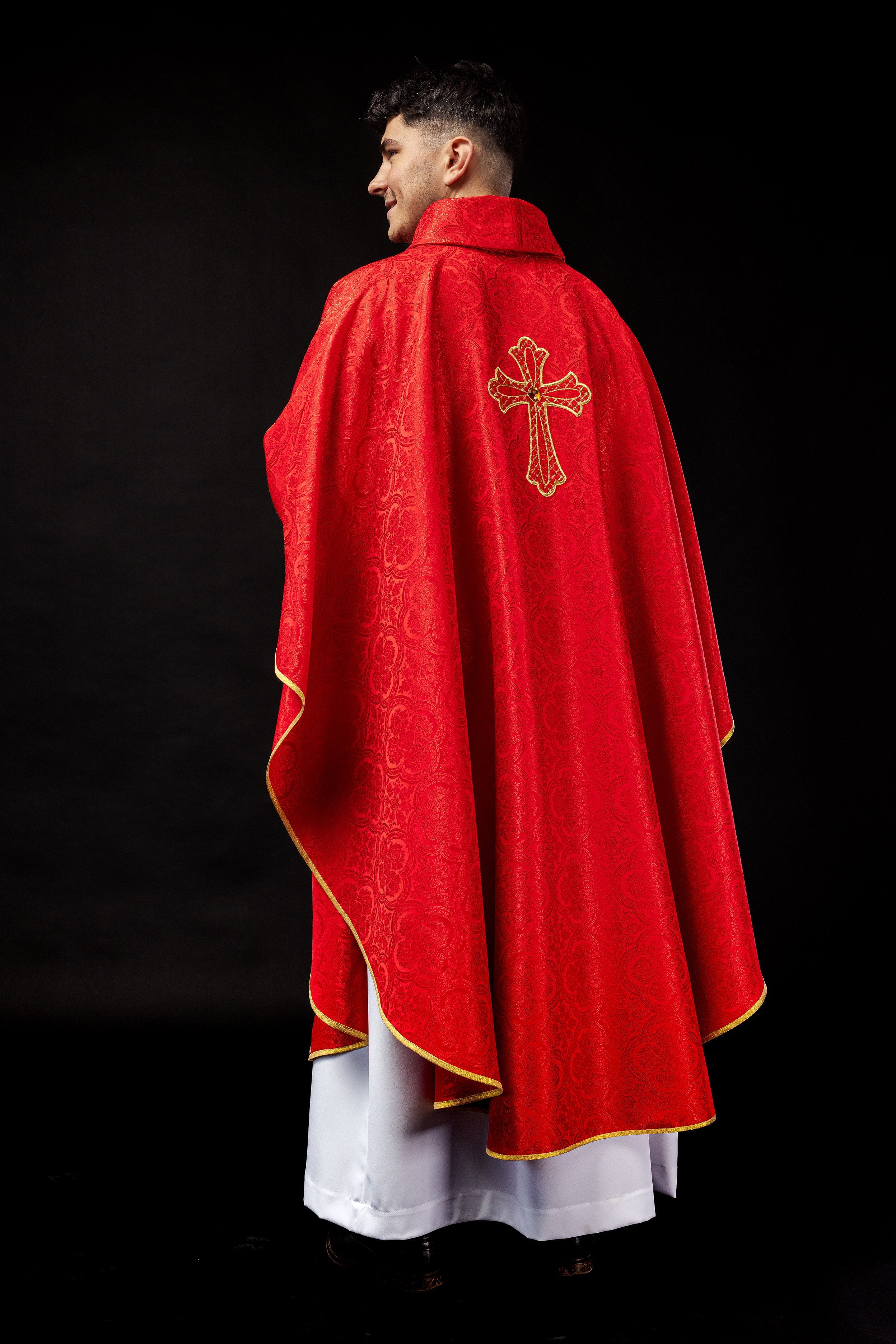 Embroidered chasuble with symbol of the cross Red