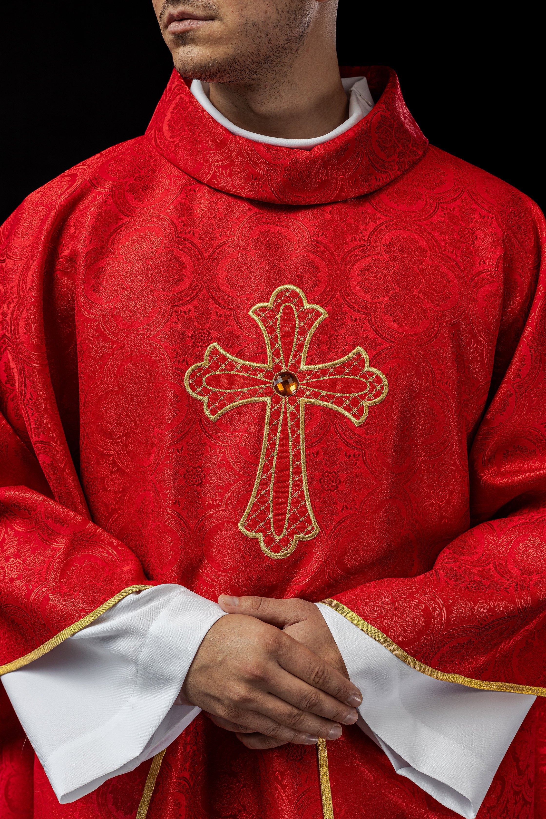 Embroidered chasuble with symbol of the cross Red