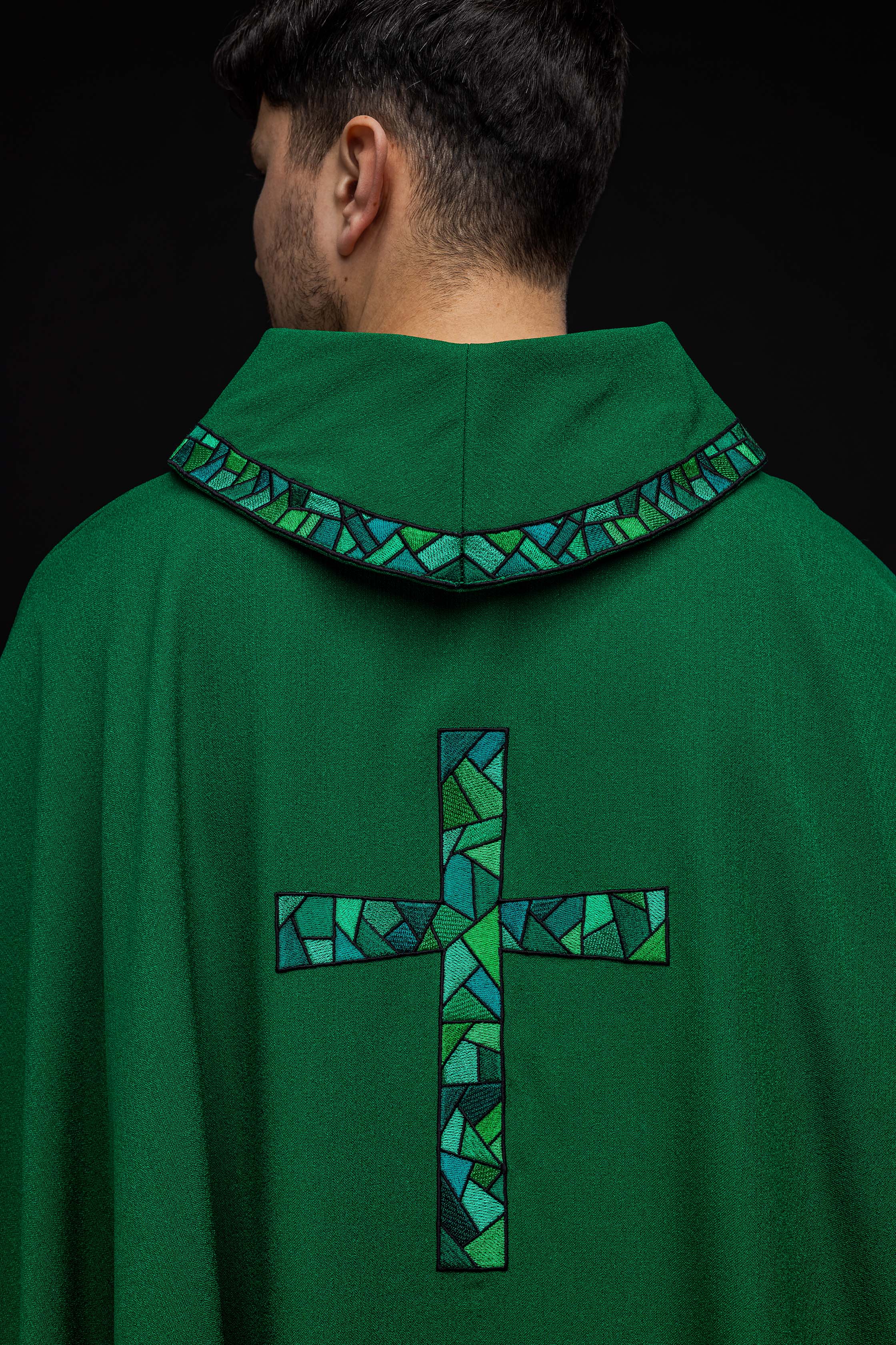 Green chasuble with simple embroidery - HAFTINAUSA.COM