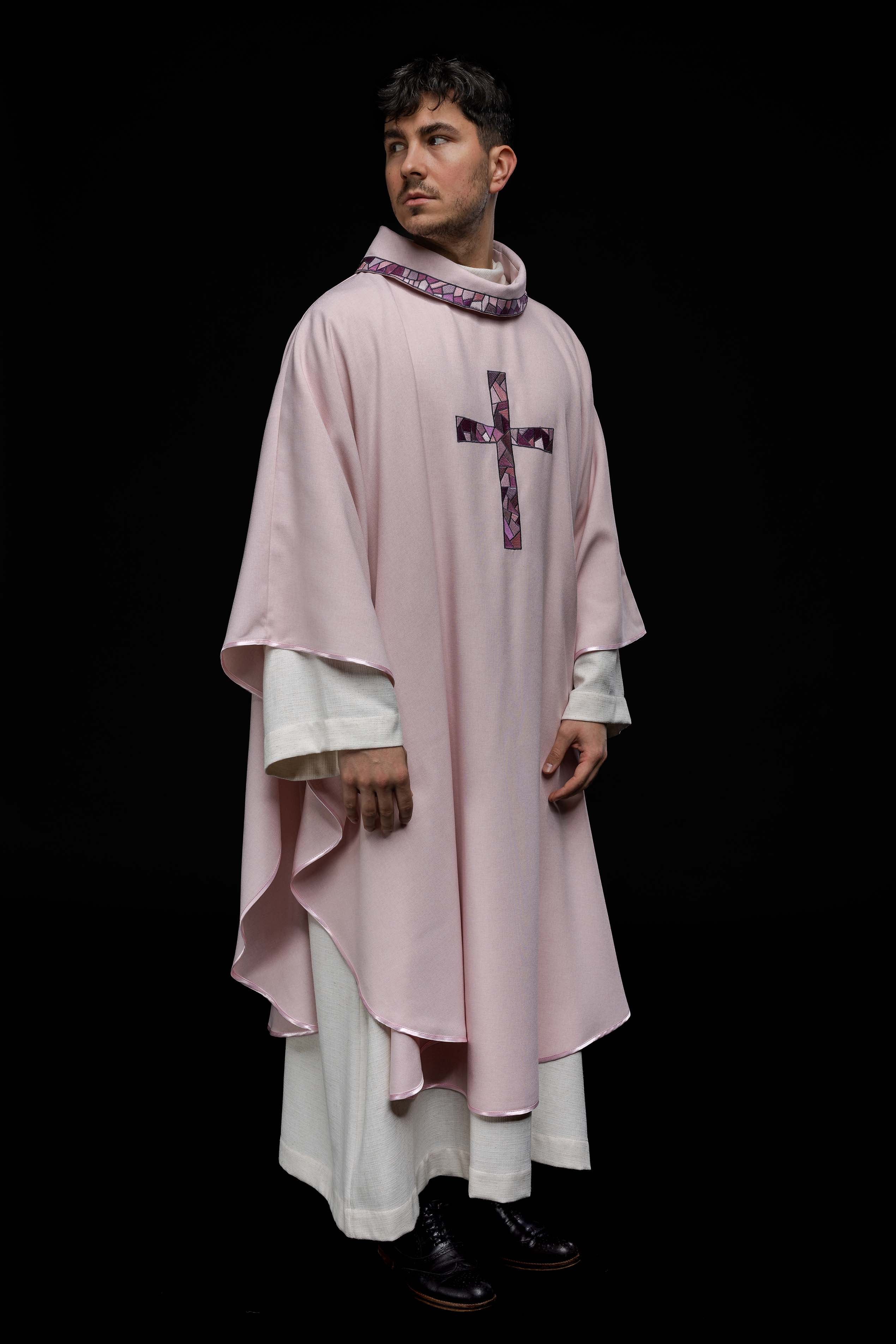 Chasuble embroidered with Pink Cross - HAFTINAUSA.COM