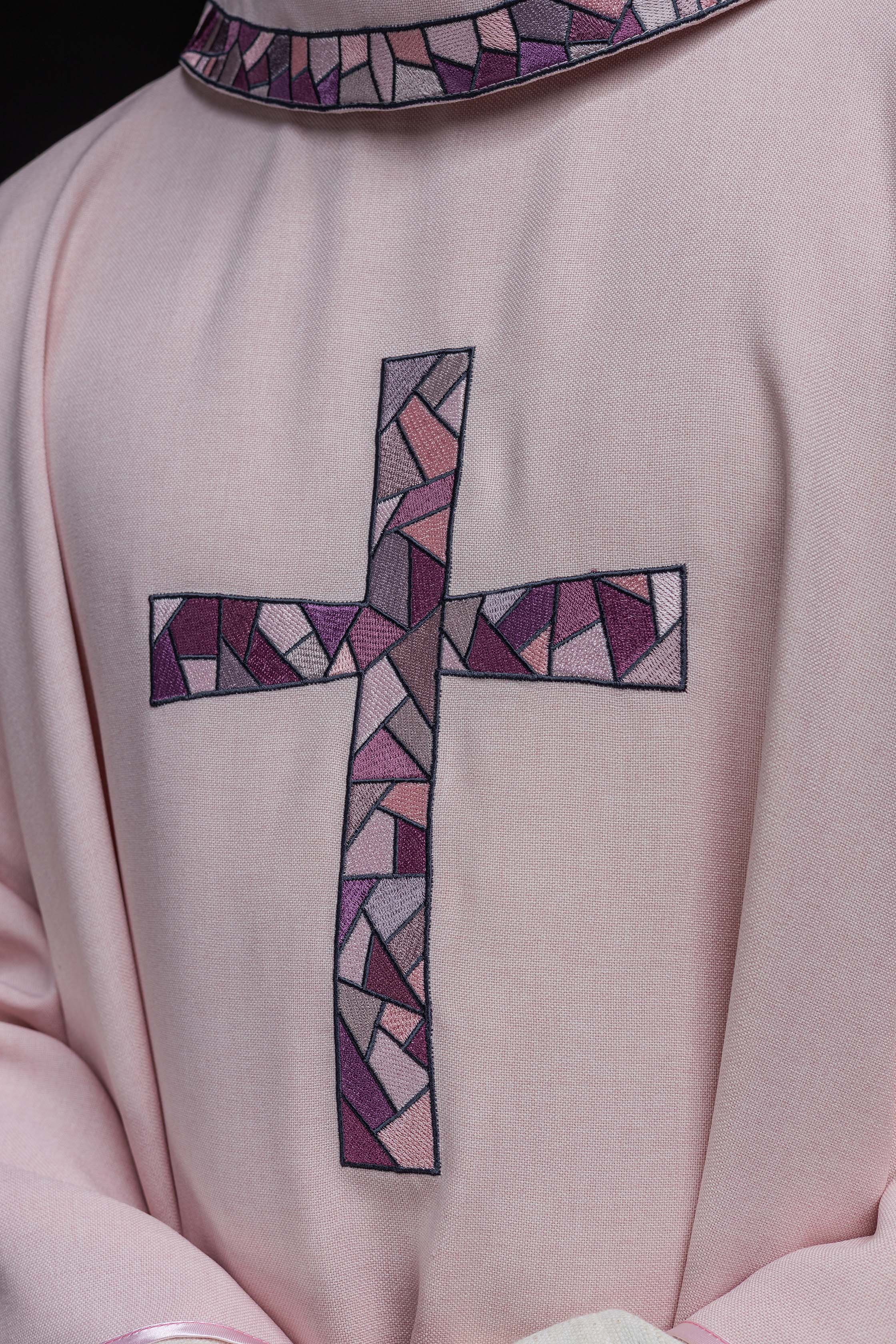 Chasuble embroidered with Pink Cross - HAFTINAUSA.COM