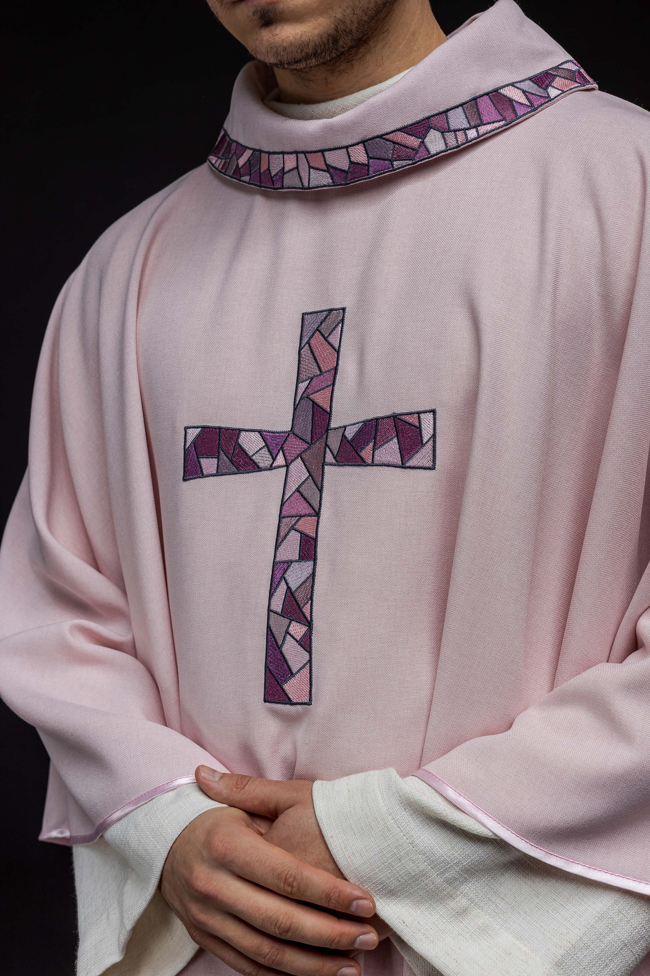 Chasuble embroidered with Pink Cross - HAFTINAUSA.COM