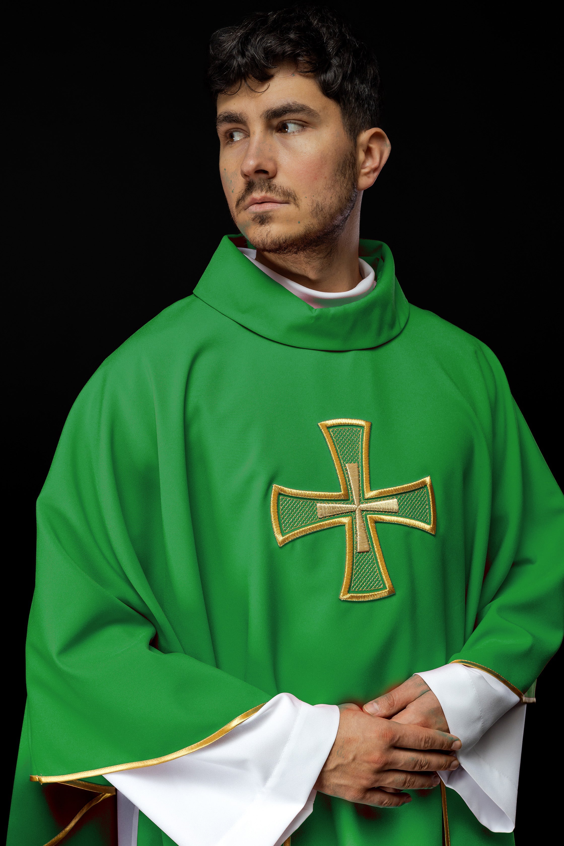 Chasuble embroidered with Green Cross - HAFTINAUSA.COM