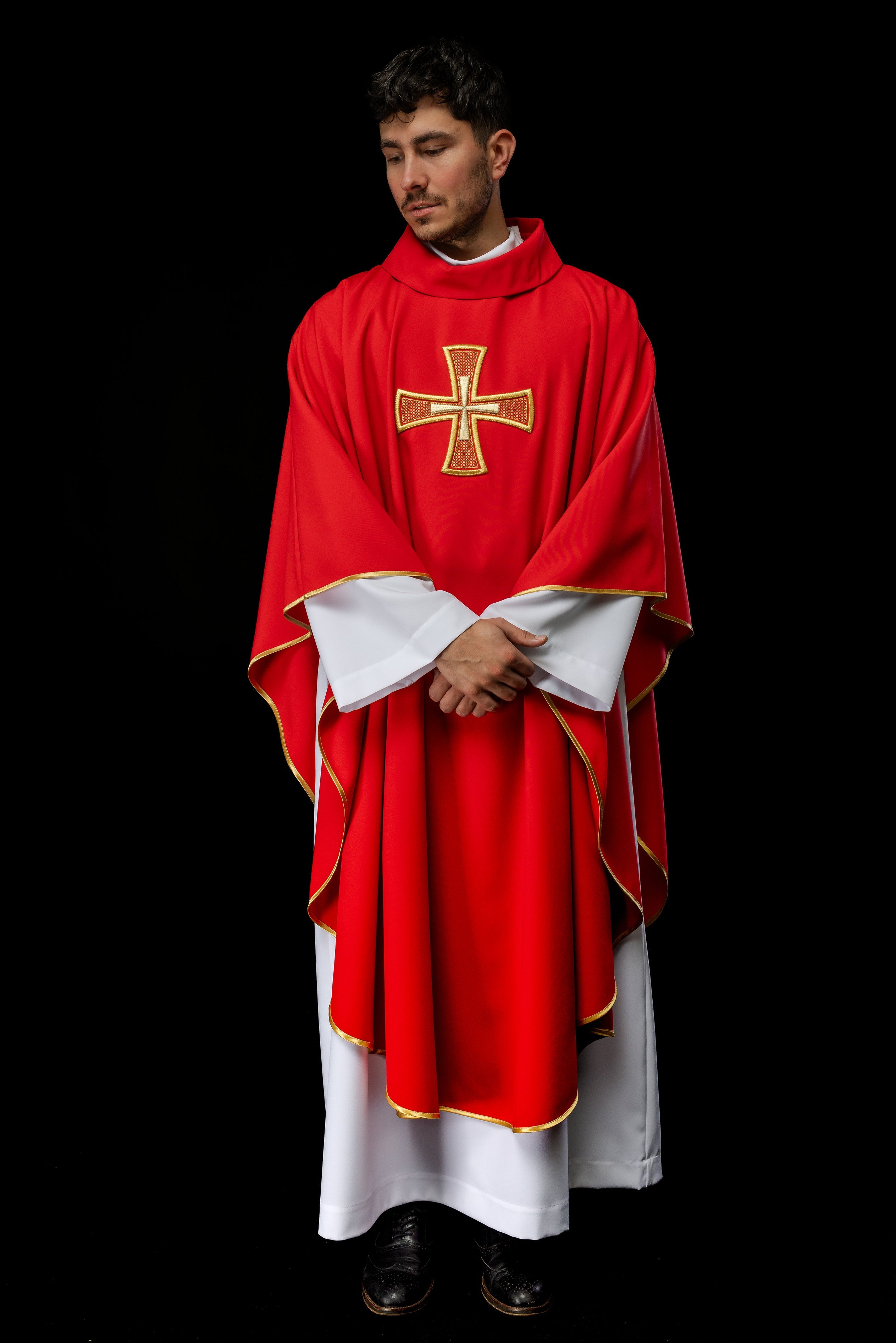 Red chasuble with mosaic red cross - HAFTINAUSA.COM