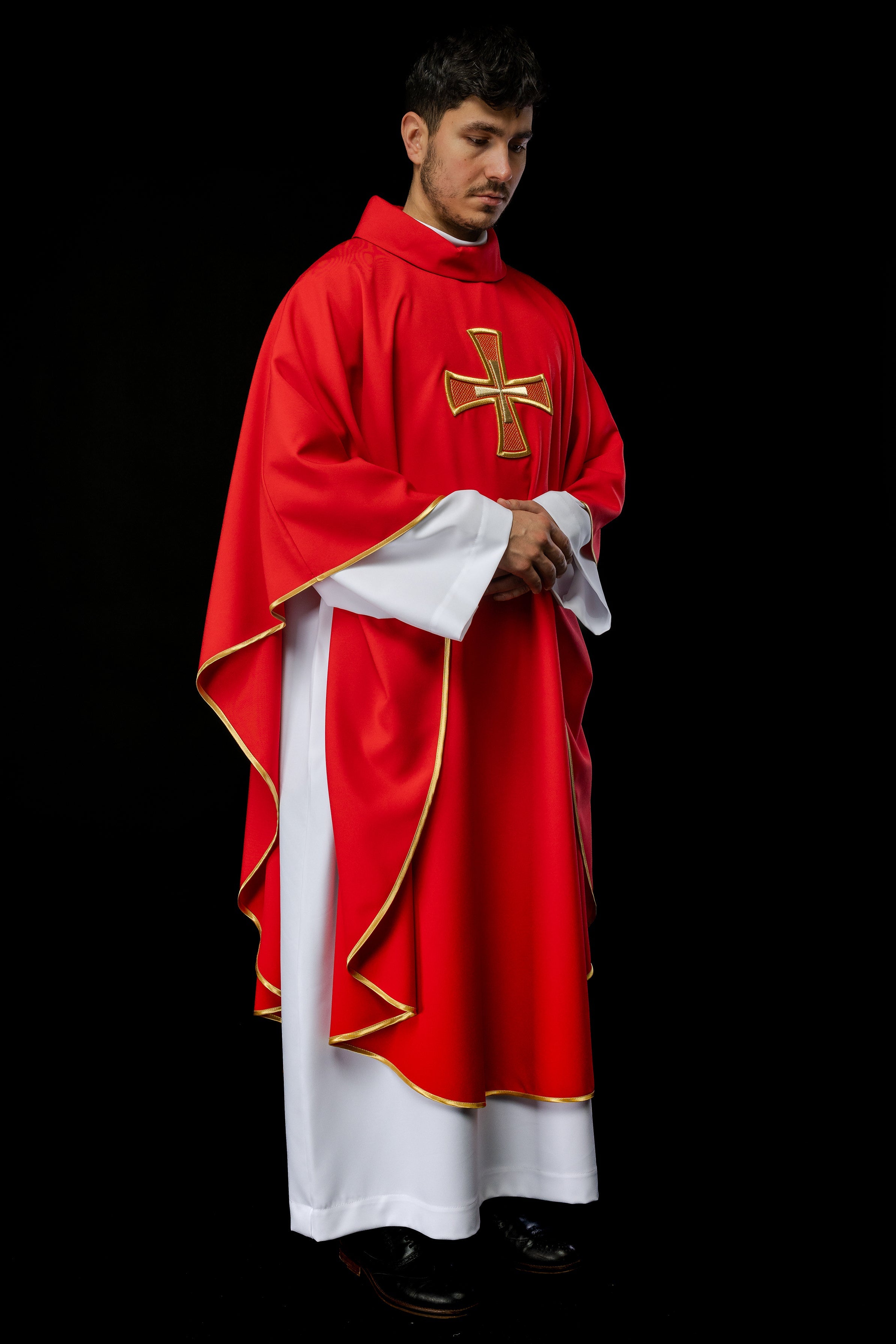 Red chasuble with mosaic red cross - HAFTINAUSA.COM