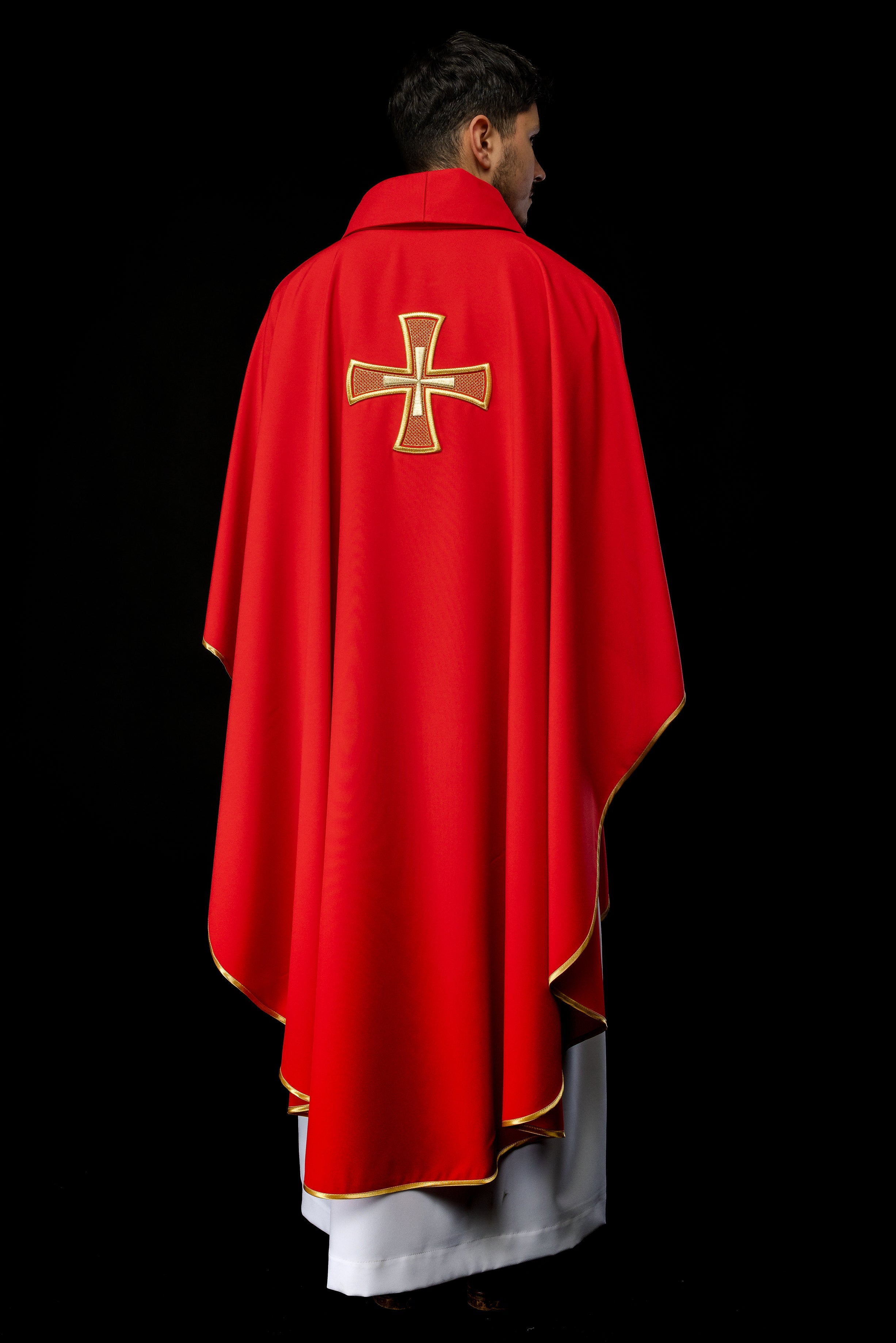 Red chasuble with mosaic red cross - HAFTINAUSA.COM