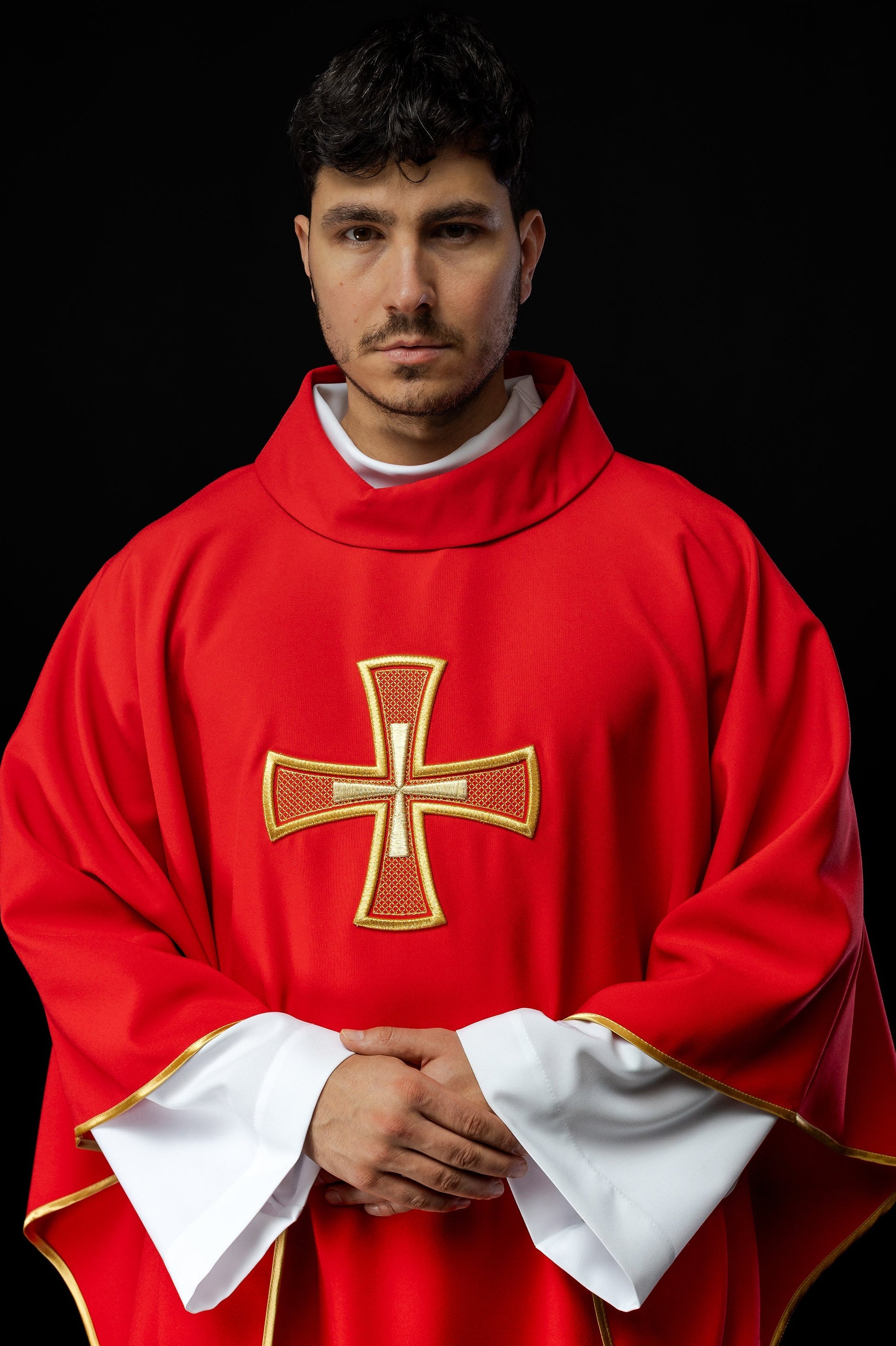 Red chasuble with mosaic red cross - HAFTINAUSA.COM