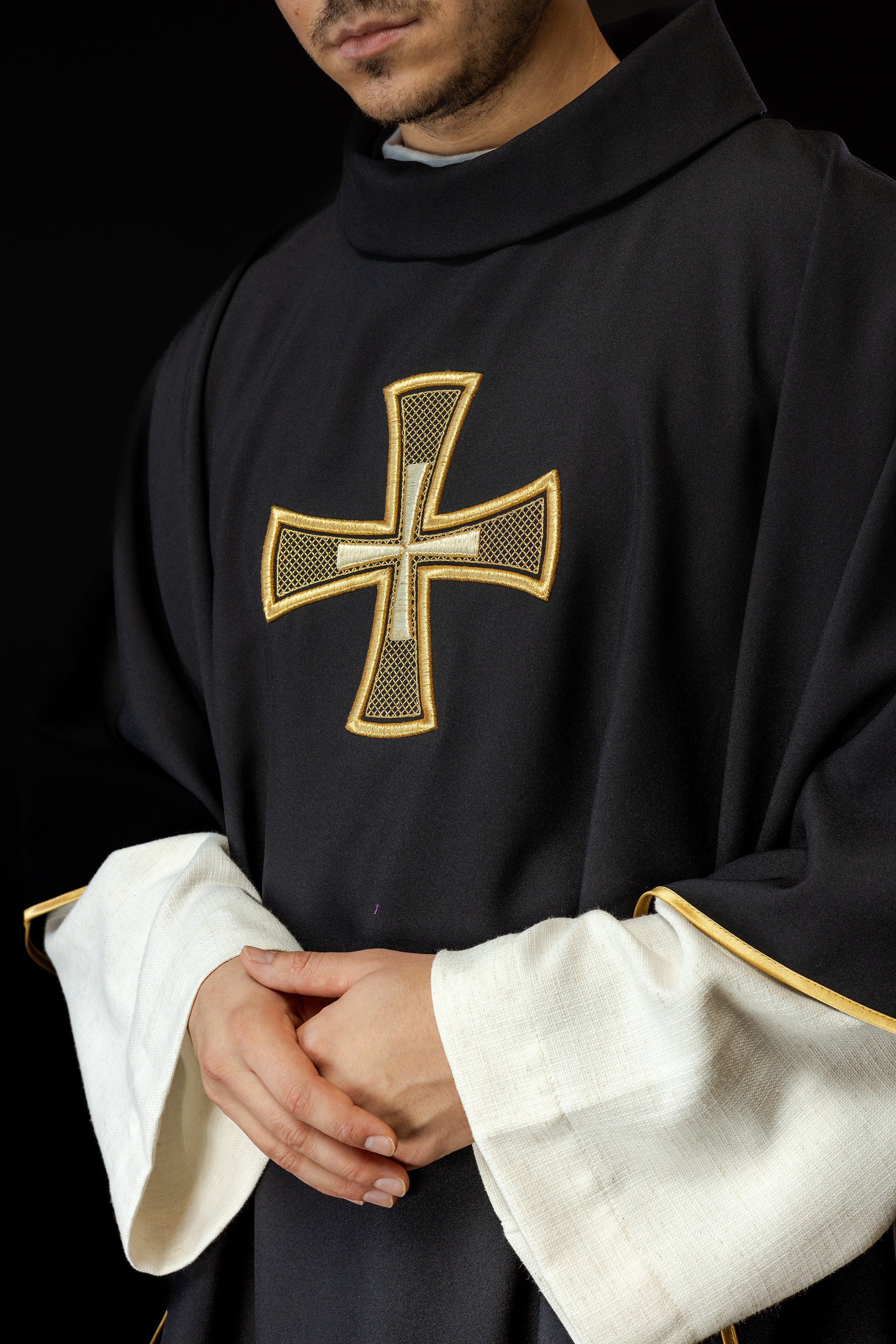 Black chasuble with gold cross - HAFTINAUSA.COM