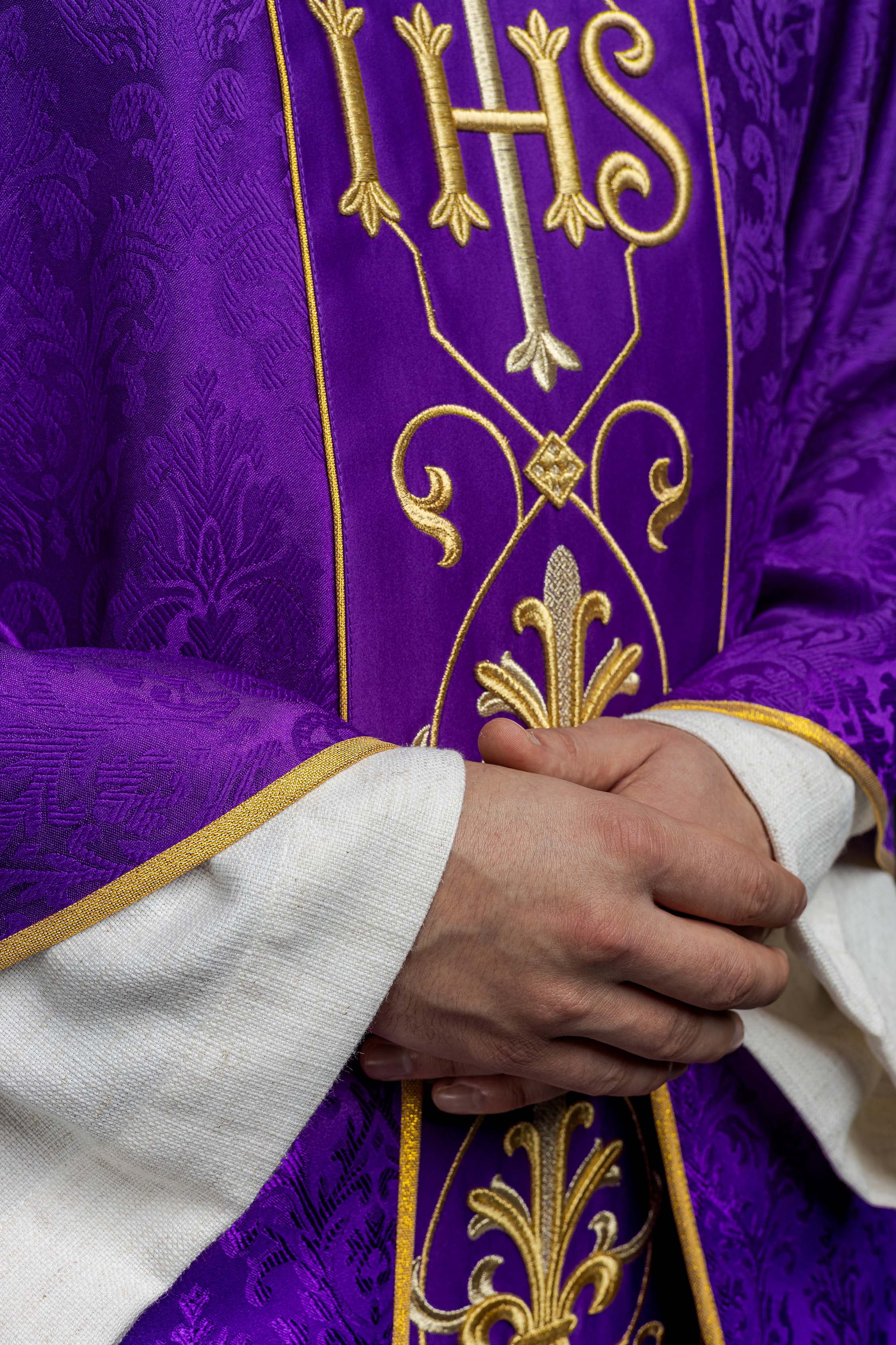 Richly embroidered purple IHS chasuble - HAFTINAUSA.COM