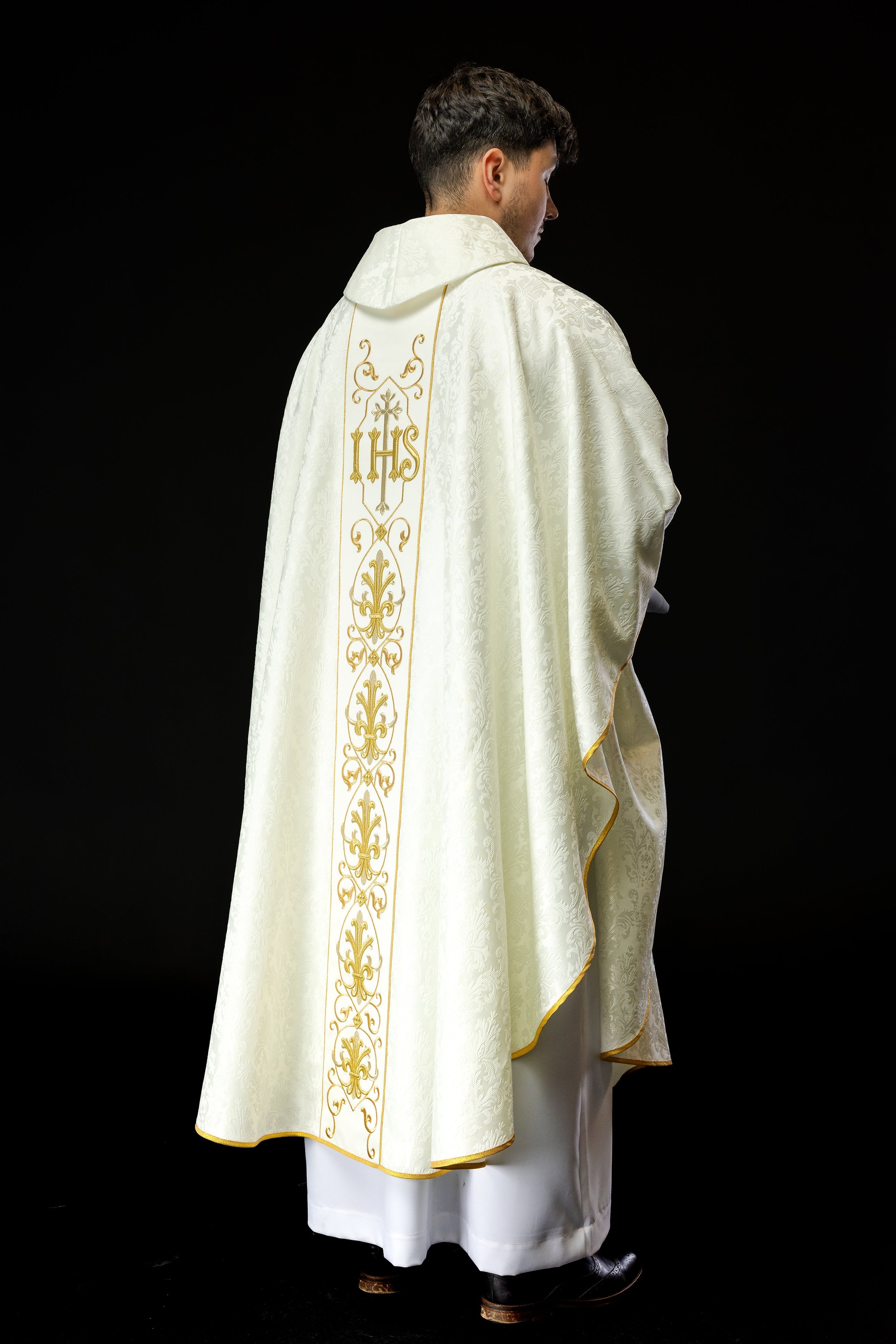 Chasuble embroidered with Purple Cross - HAFTINAUSA.COM