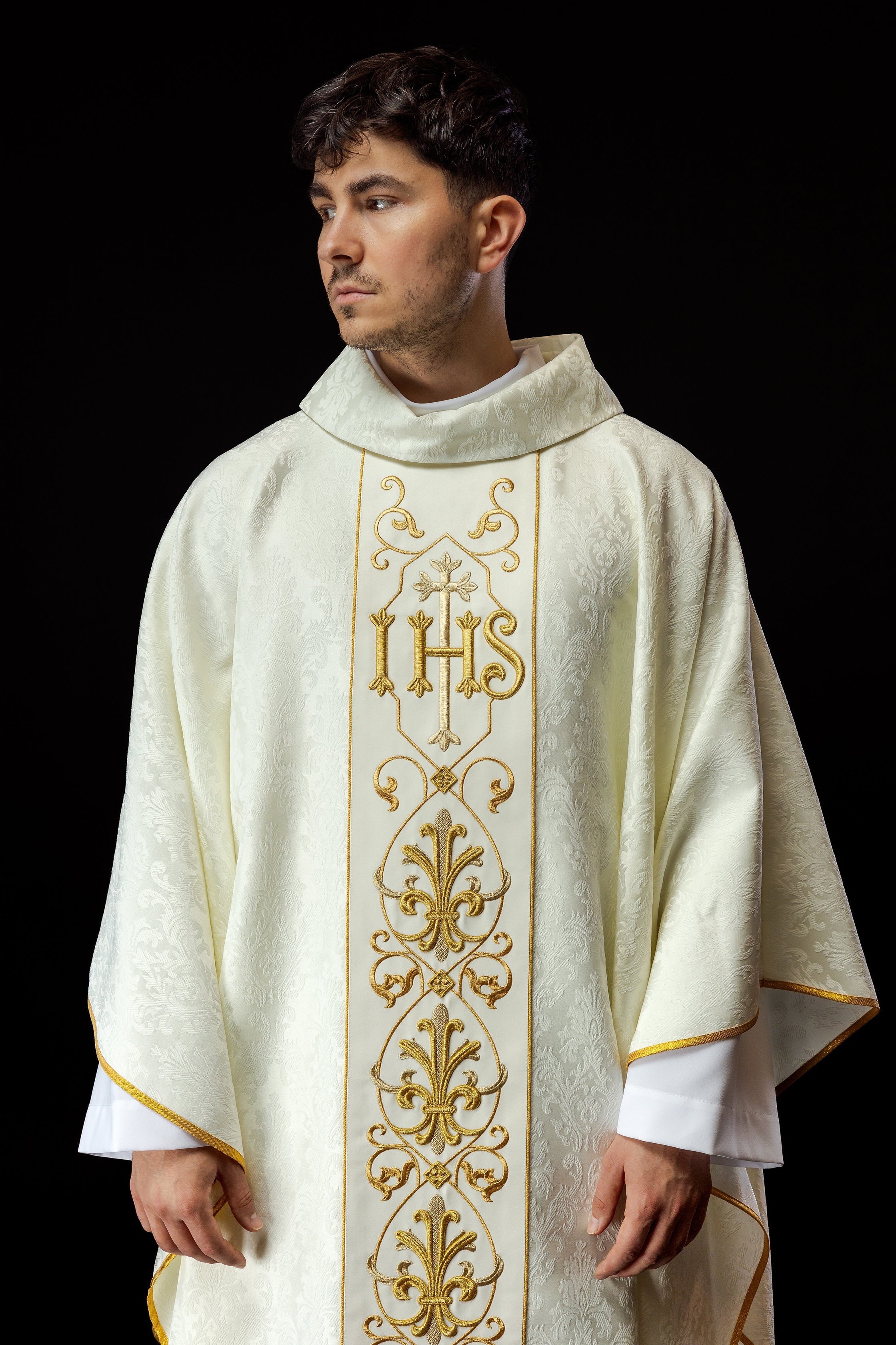 Chasuble embroidered with Purple Cross - HAFTINAUSA.COM