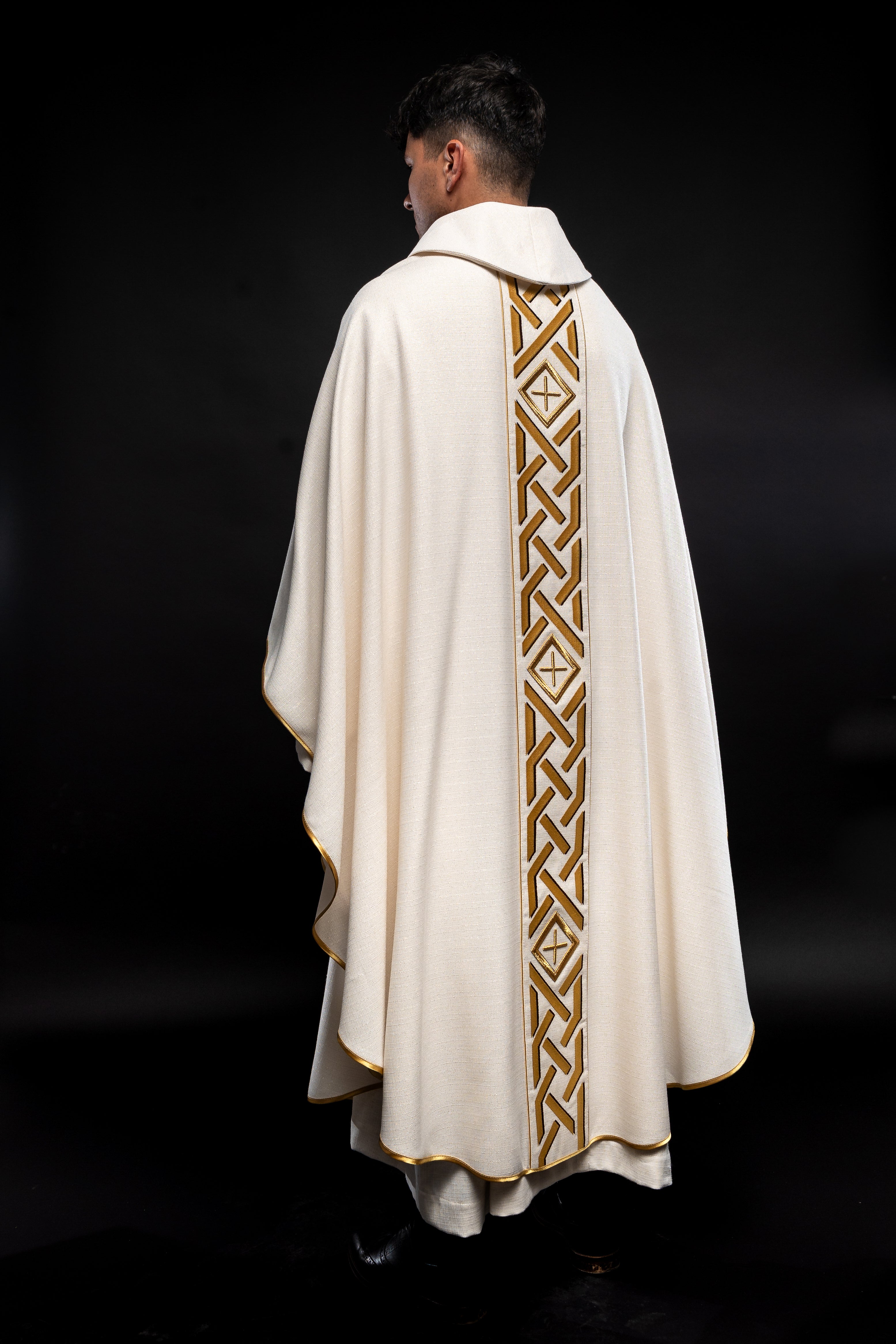 Chasuble embroidered with ecru Cross - HAFTINAUSA.COM