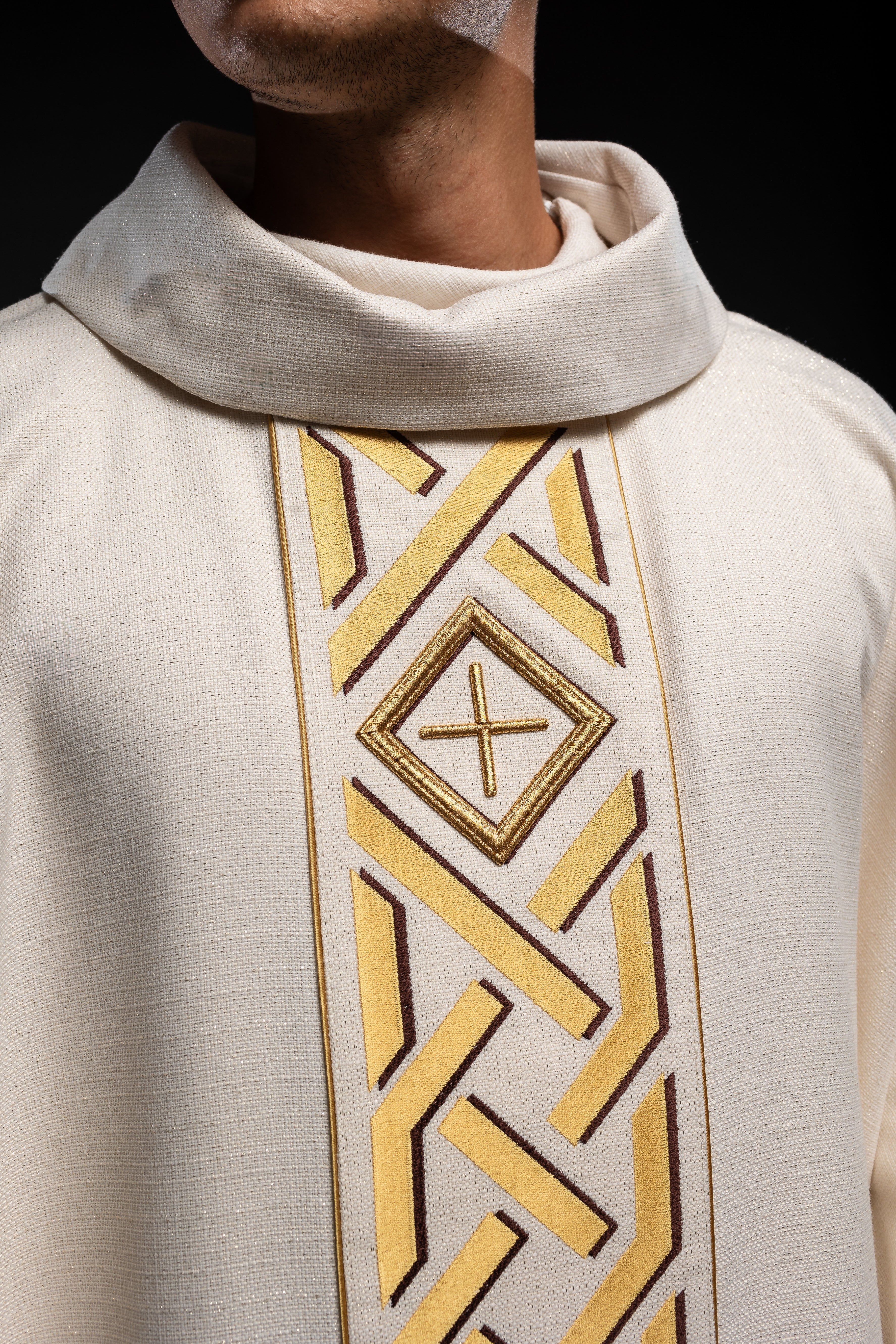 Chasuble embroidered with ecru Cross - HAFTINAUSA.COM