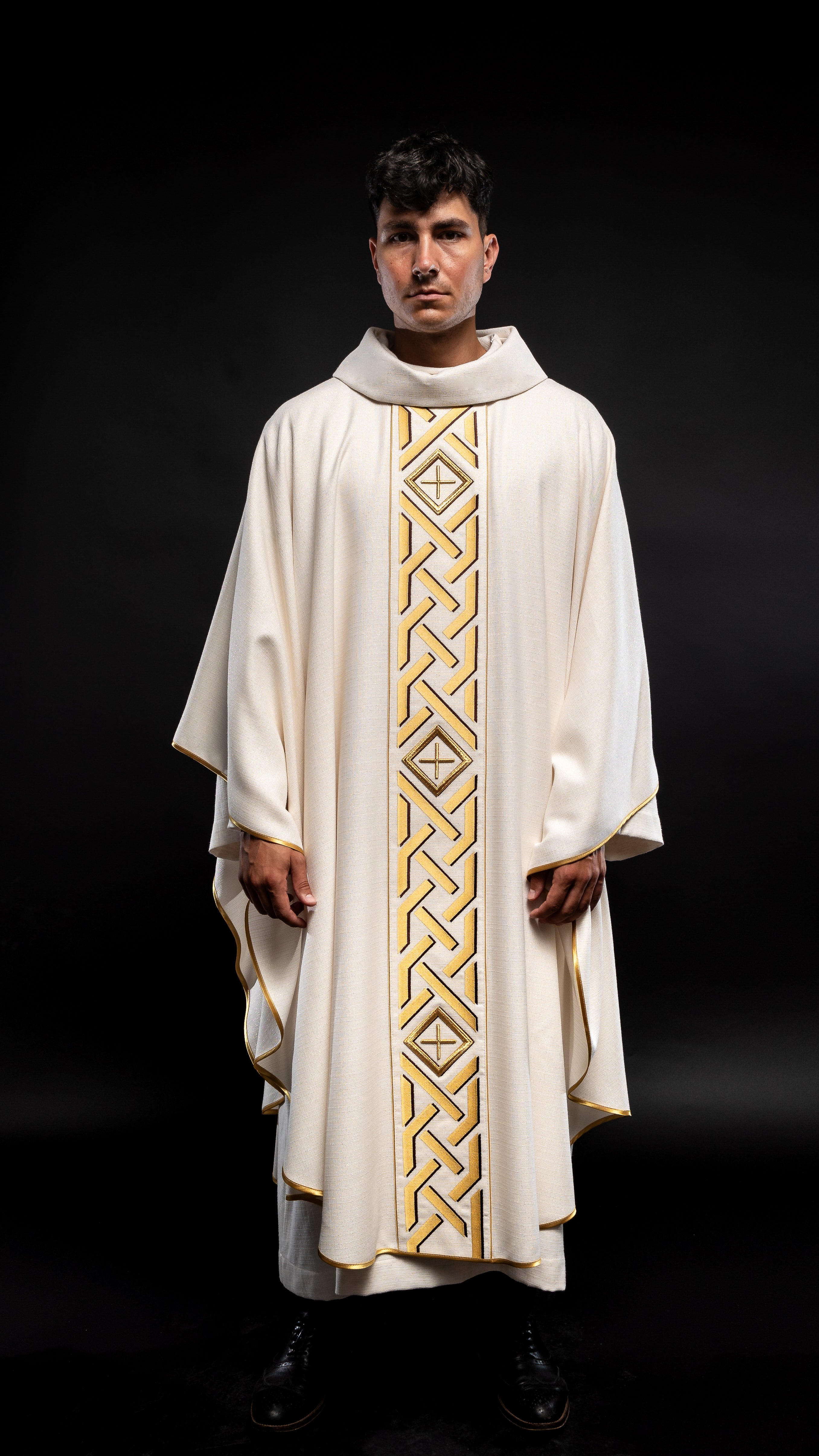 Chasuble embroidered with ecru Cross - HAFTINAUSA.COM