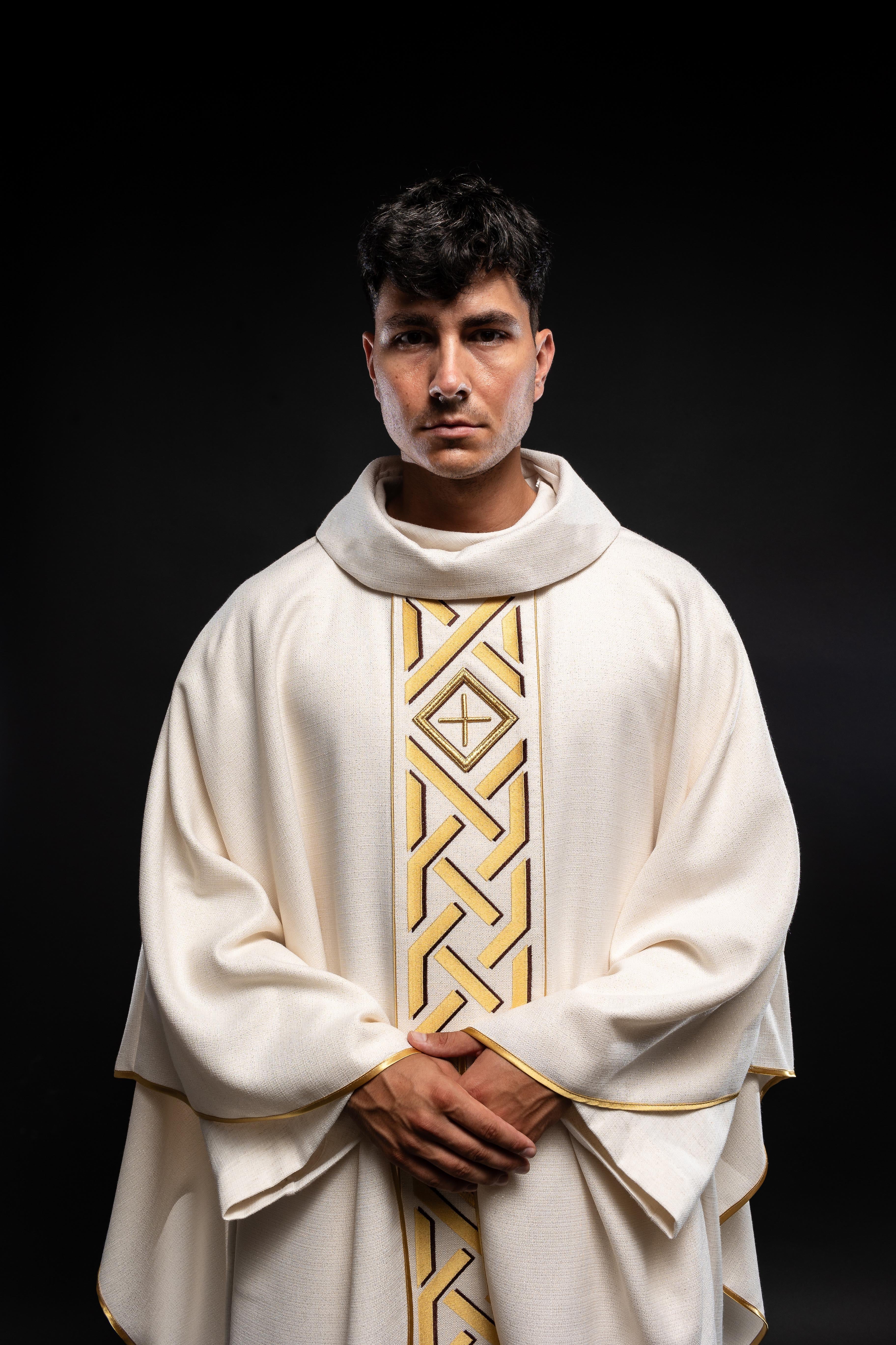 Chasuble embroidered with ecru Cross - HAFTINAUSA.COM