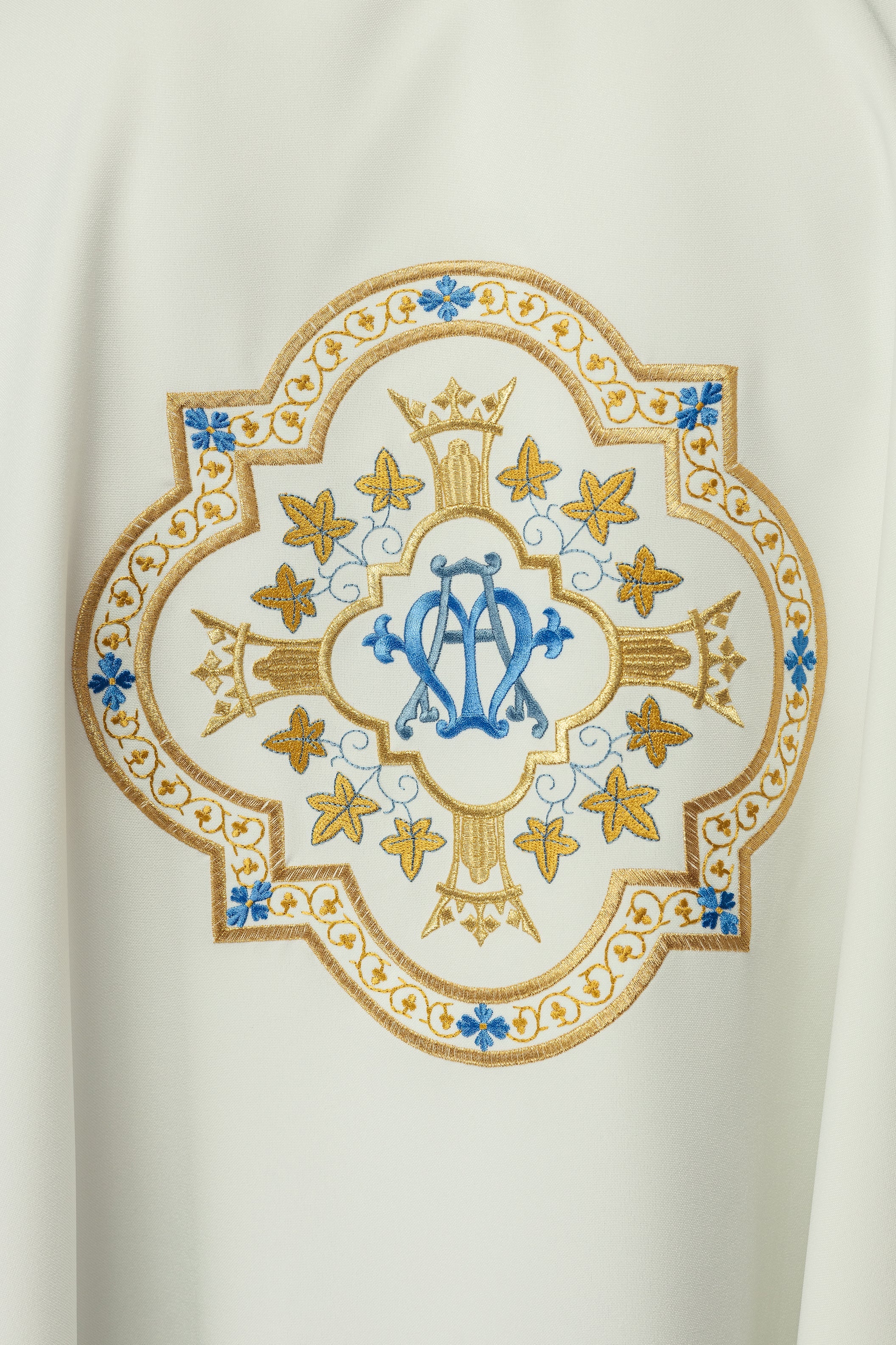 Chasuble embroidered with Marian motif in ecru