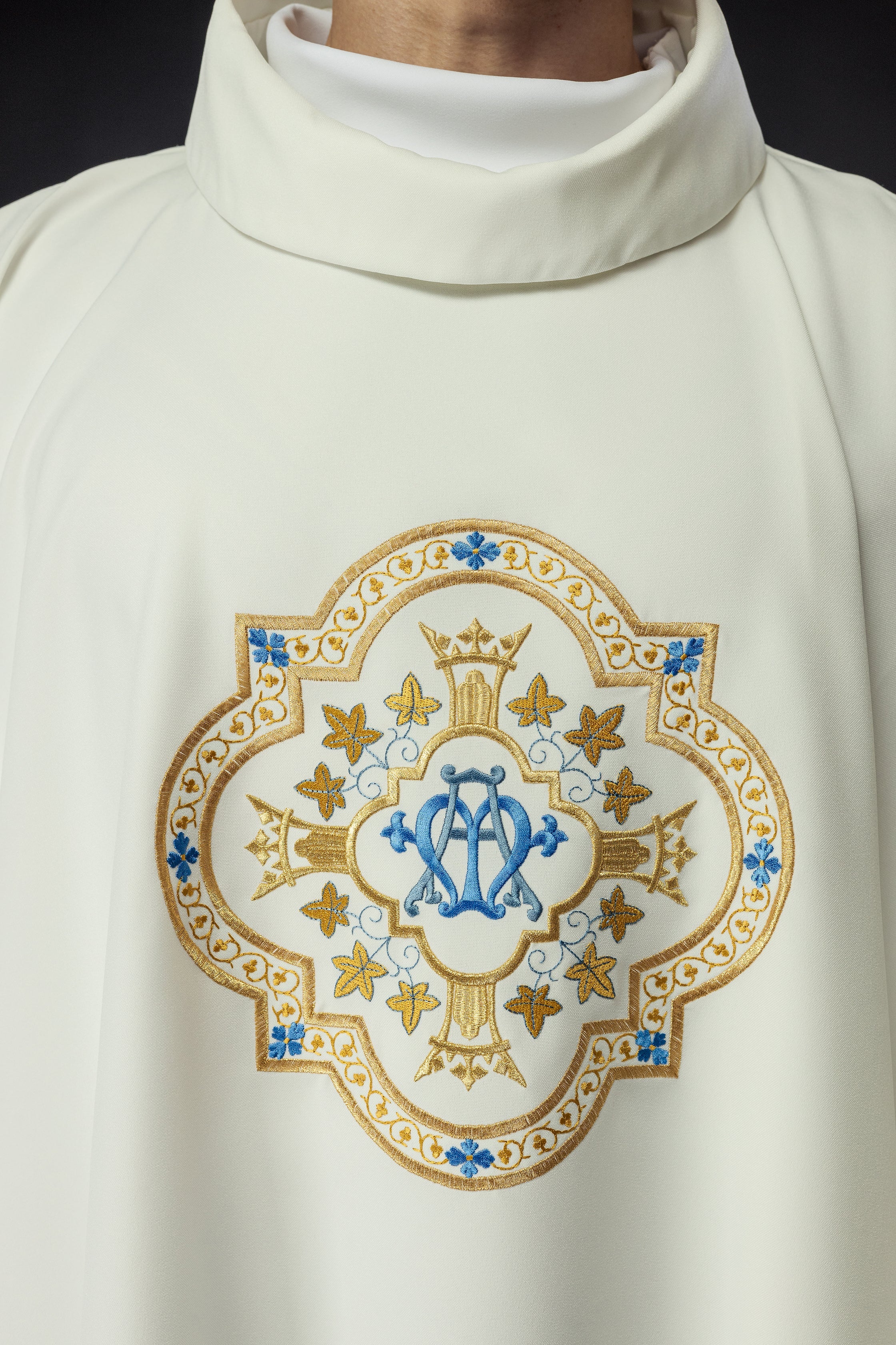 Chasuble embroidered with Marian motif in ecru