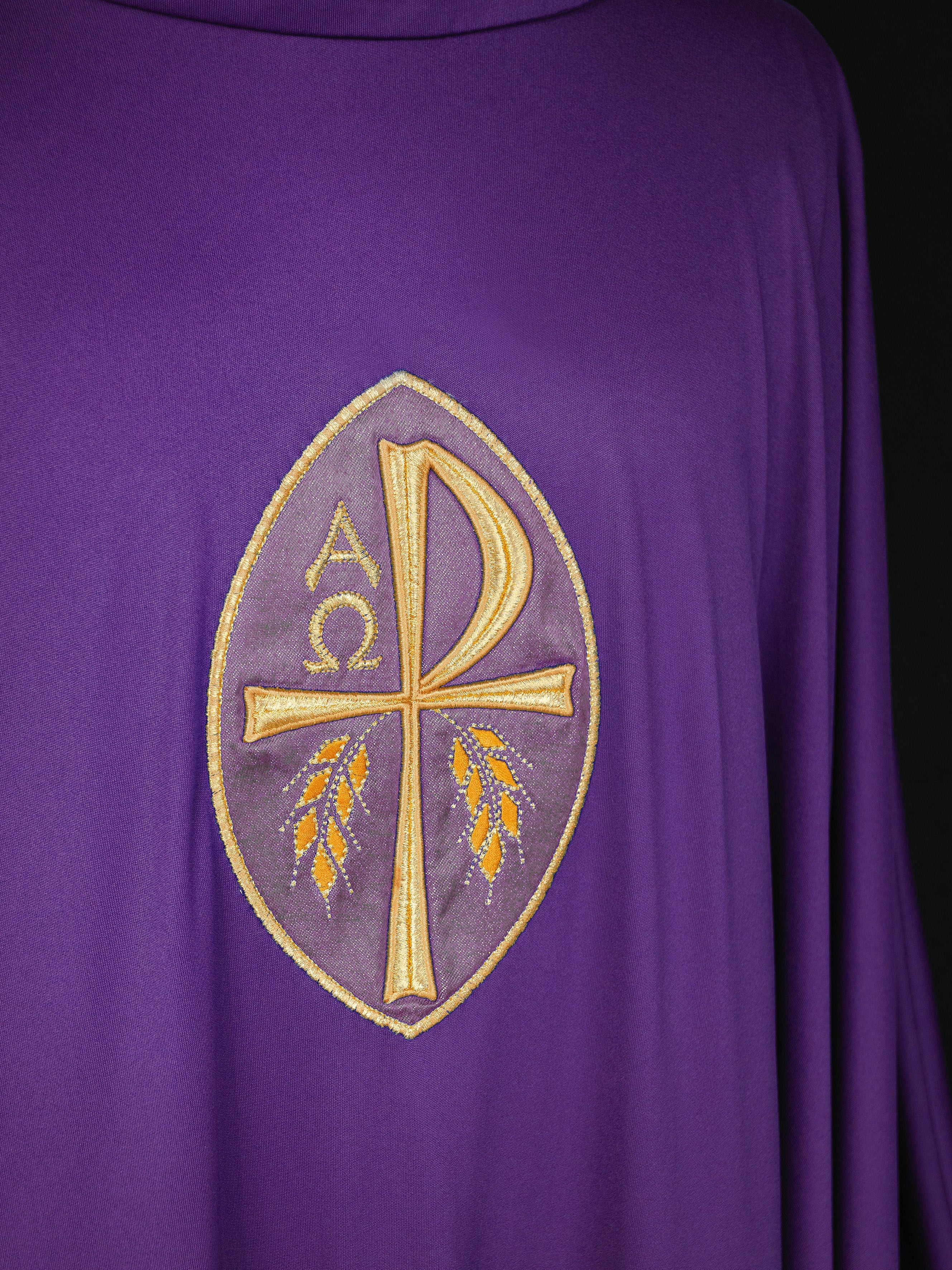 Purple chasuble made of light SACROLITE texture