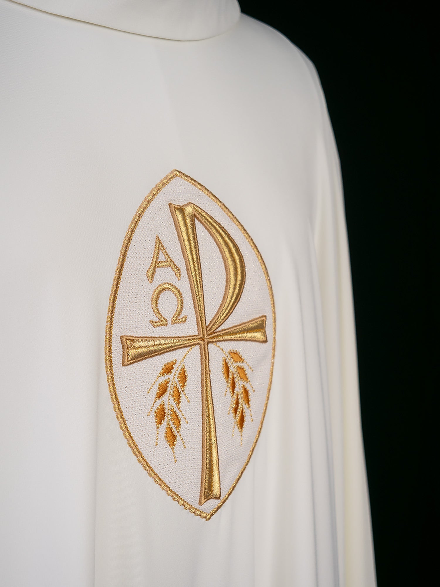 Chasuble made of breathing SACROLITE texture - HAFTINAUSA.COM