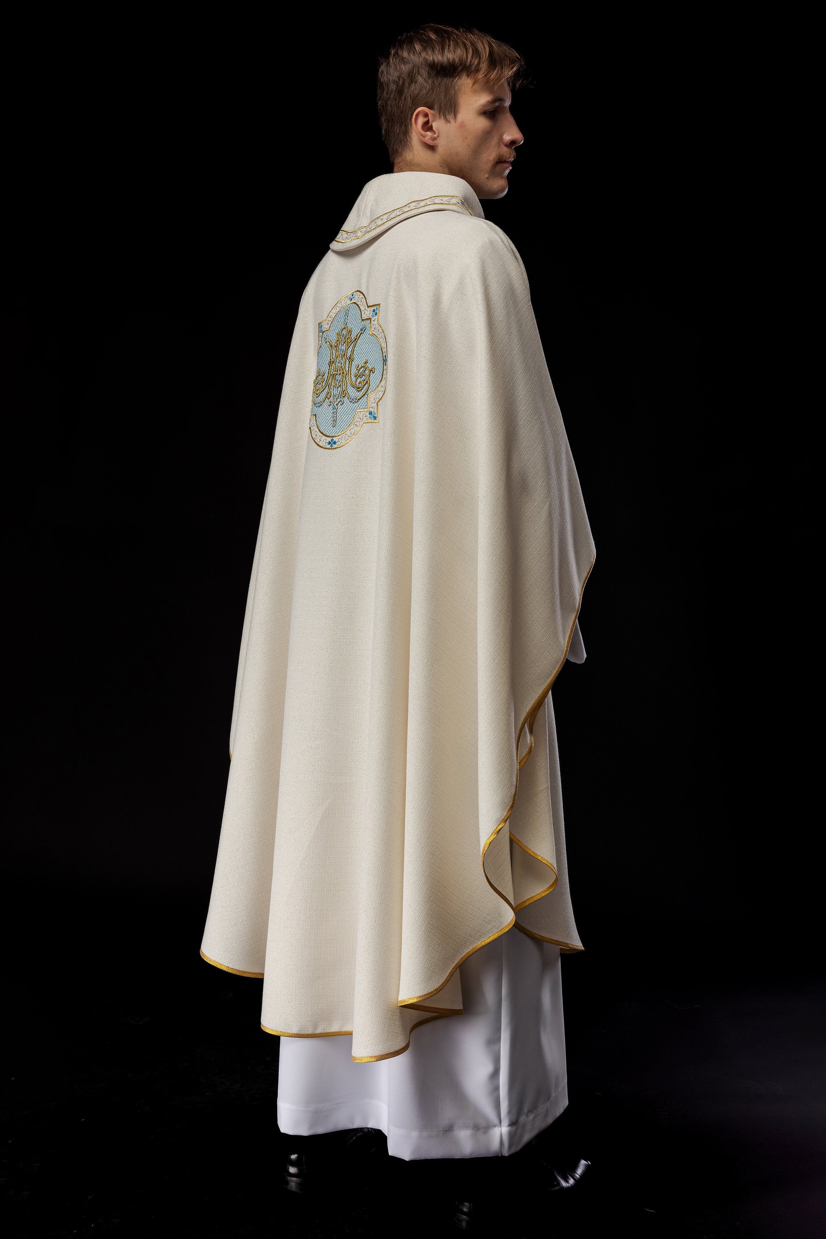 Marian chasuble in ivory with blue embroidery