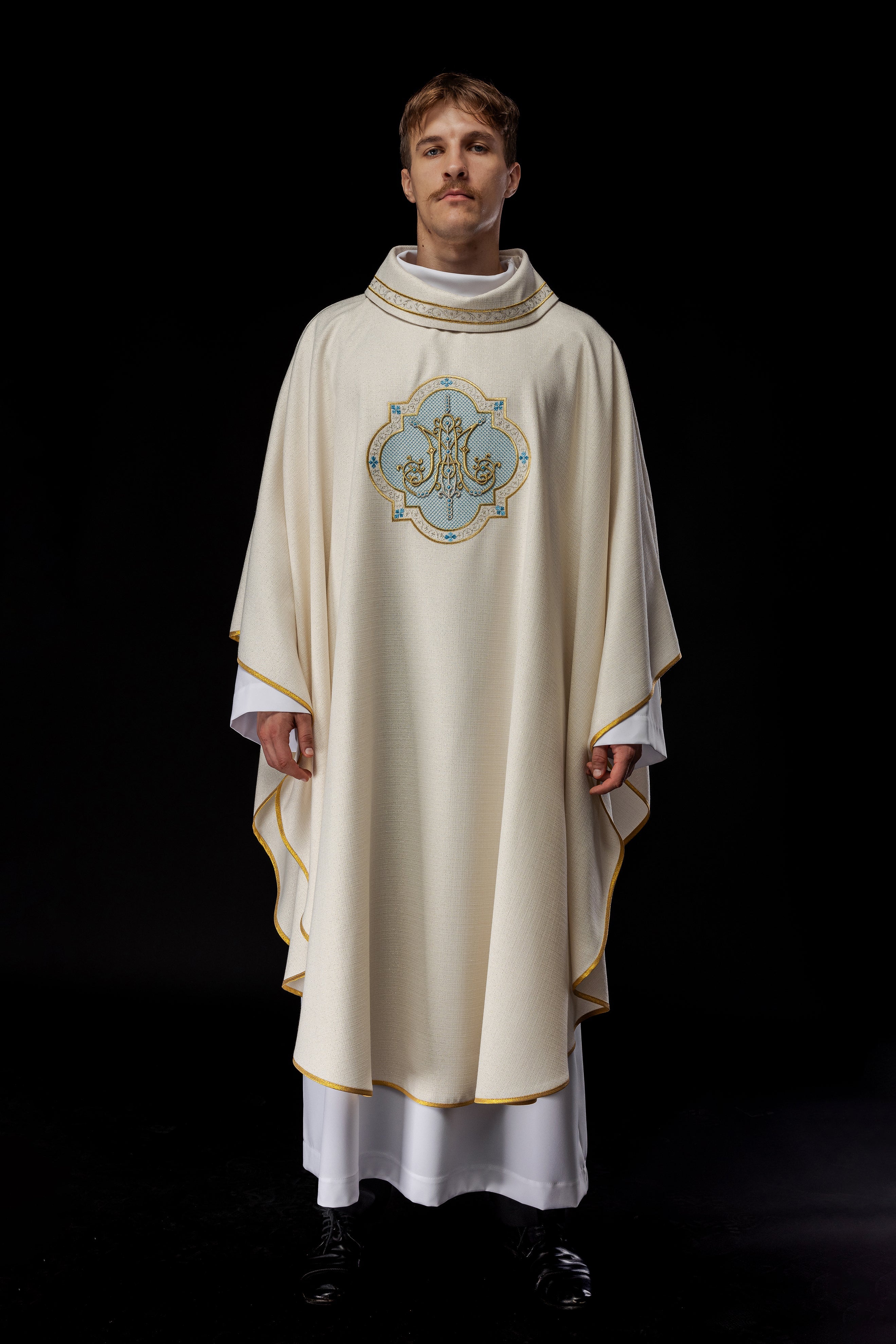 Marian chasuble in ivory with blue embroidery