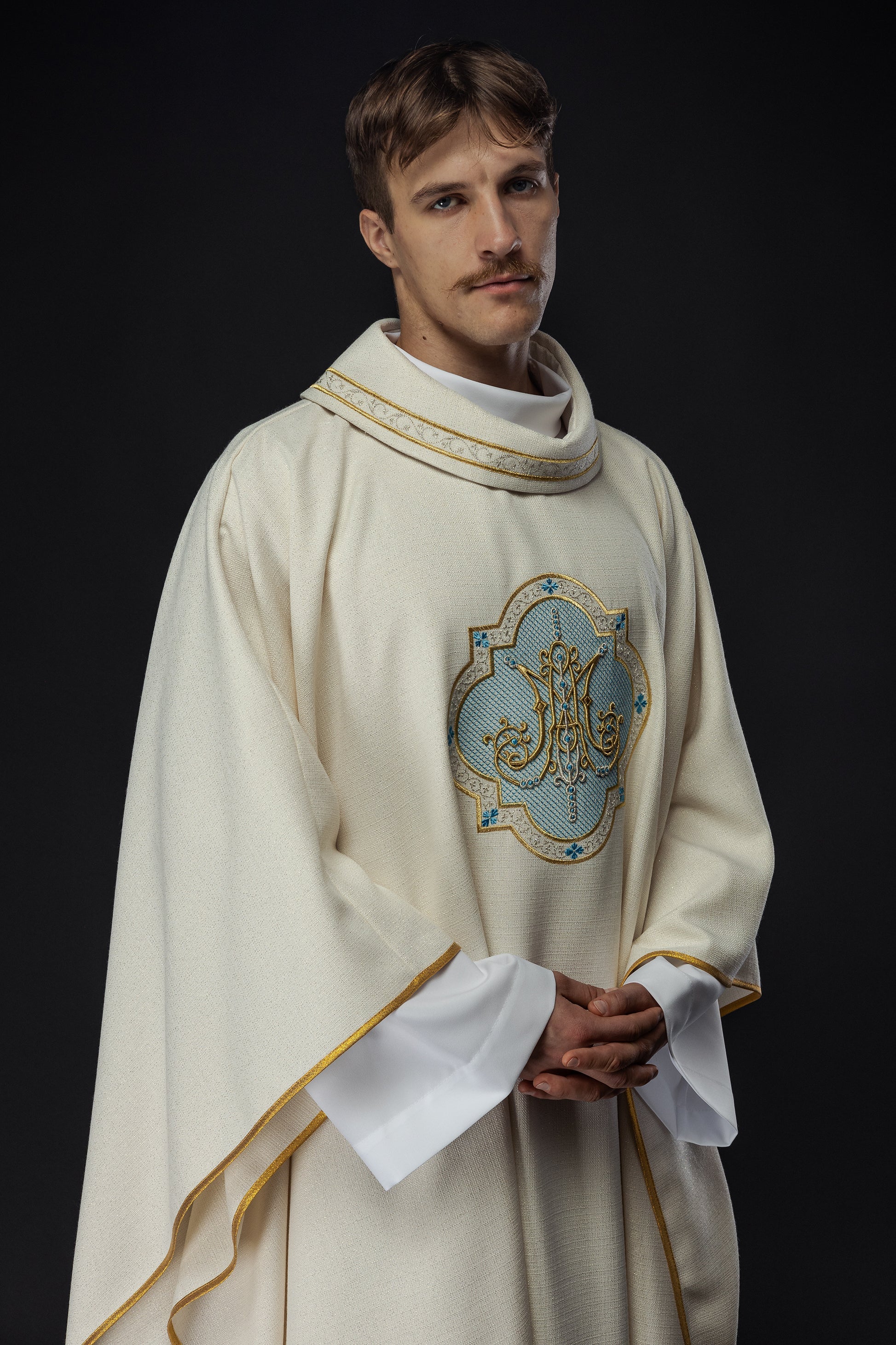 Marian chasuble in ivory with blue embroidery