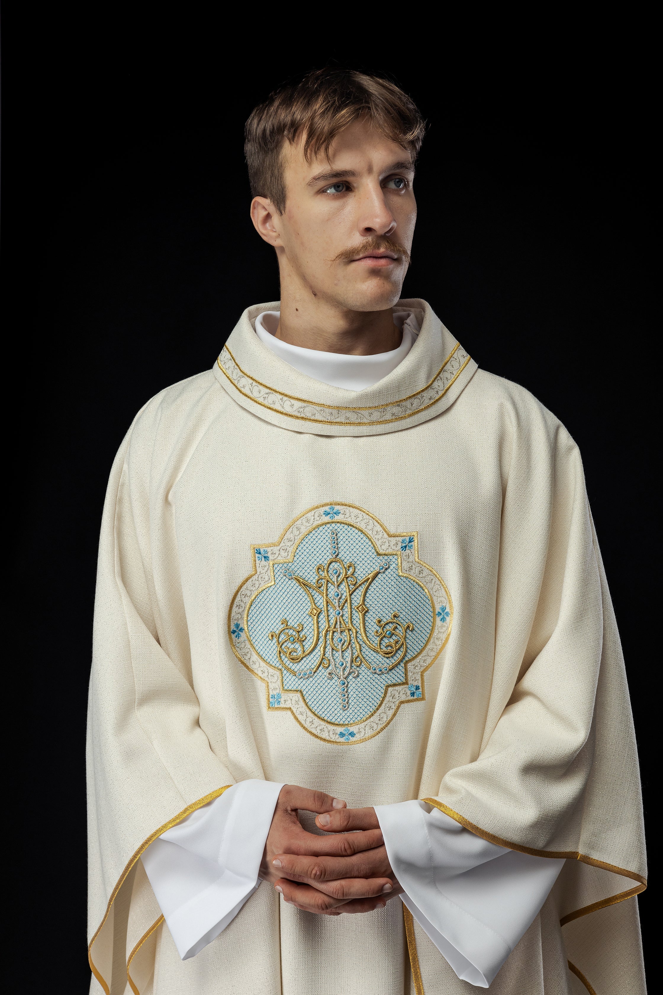 Marian chasuble in ivory with blue embroidery